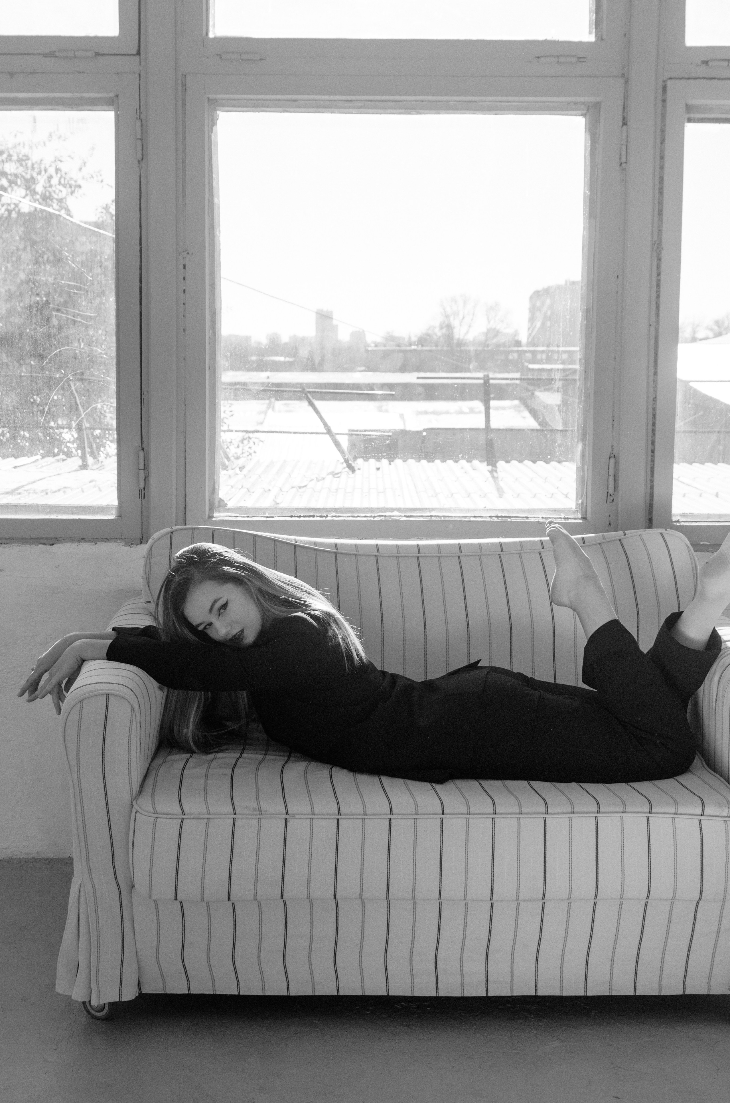 Женская фотосессия в стиле минимализм. Денисова Аля — фотограф для парных съемок и индивидуальных историй в Барнауле