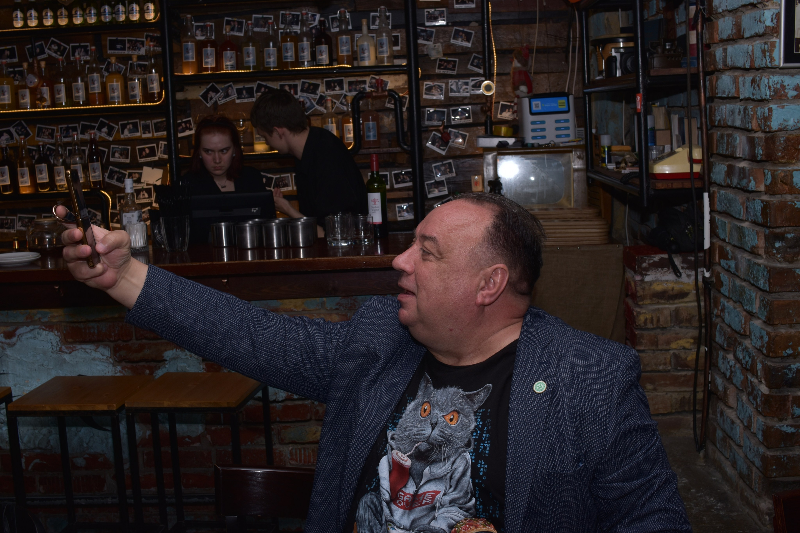 Hard Rock Cafe — Торжественный праздник дня рождения. Фотограф Владивосток (художественный портрет, празднование, торжество, мероприятие, фотопрогулка)