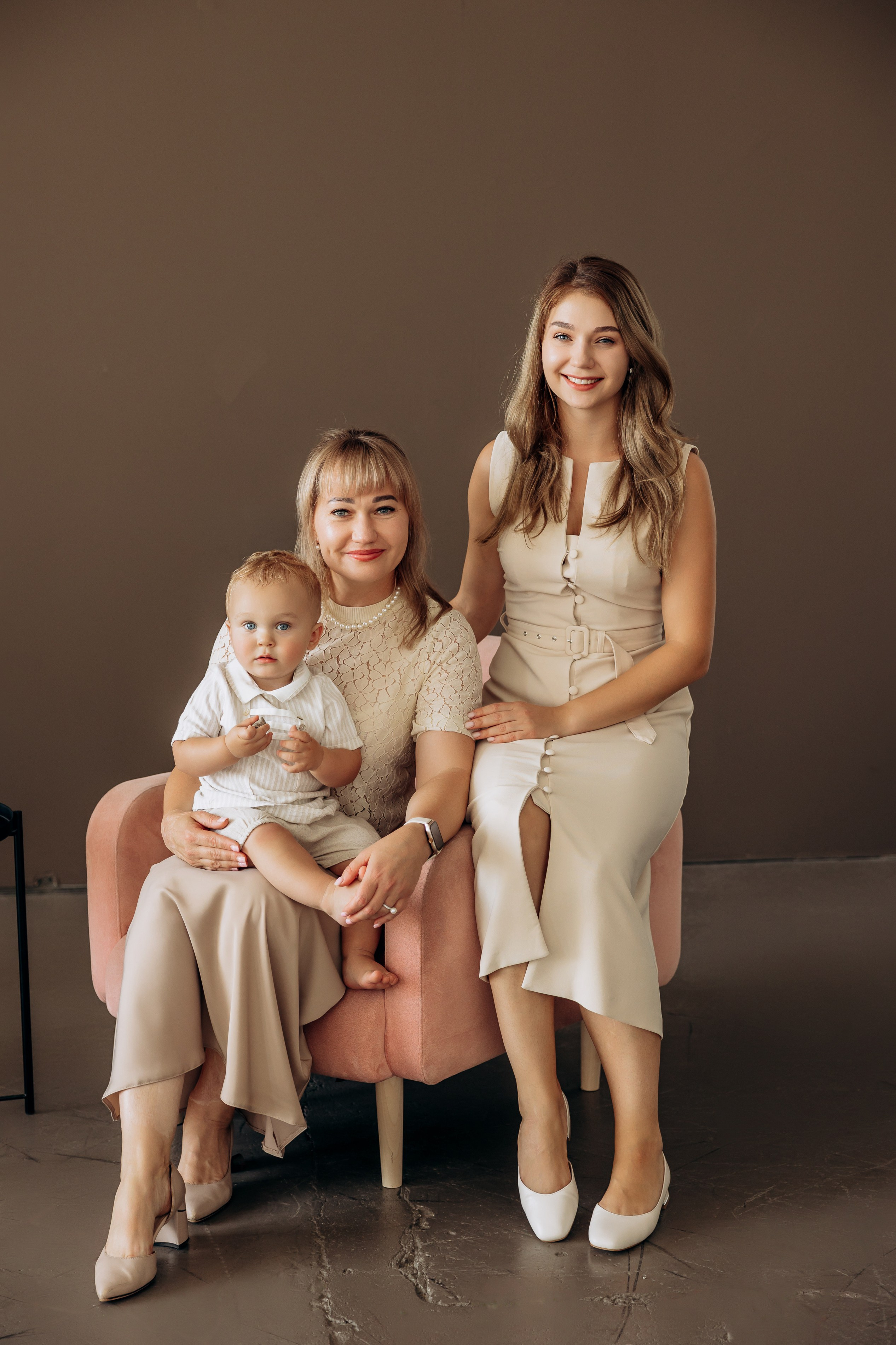 Анастасия и семья. Фотостудия Нюд. Фотограф в Калининграде свадебная фотография, репортажная, фотосессии