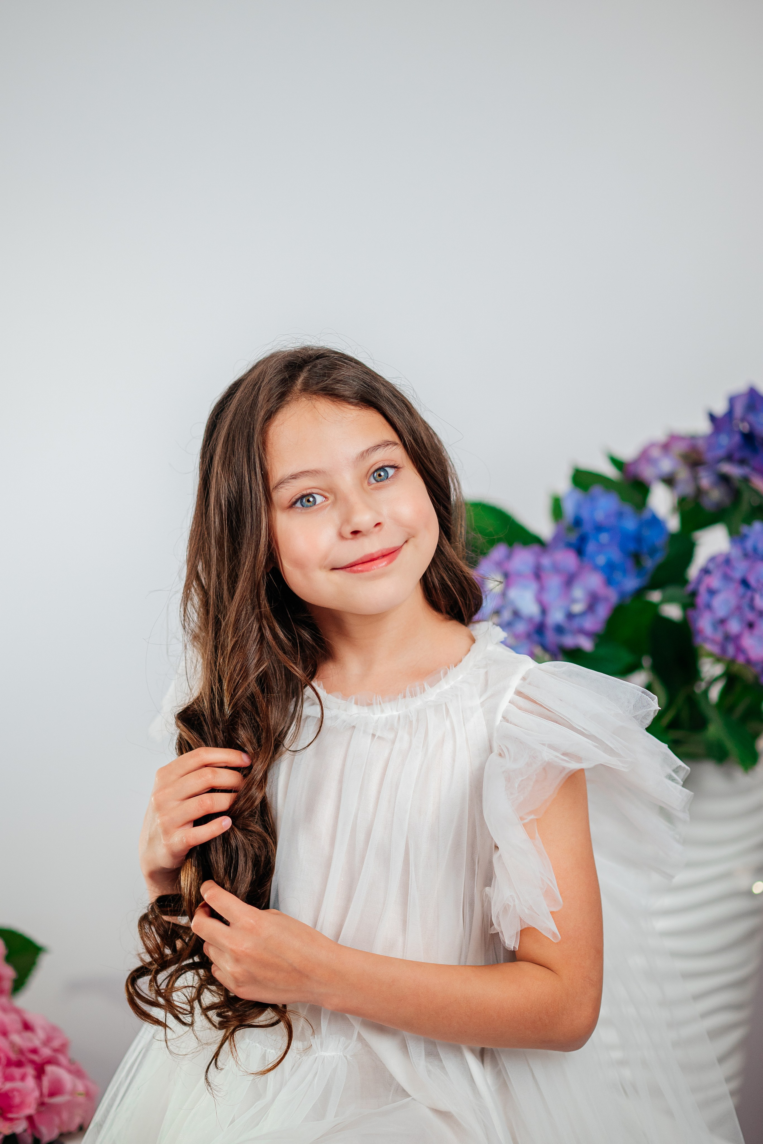 Вероника и гортензии. Семейный фотограф в Краснодаре