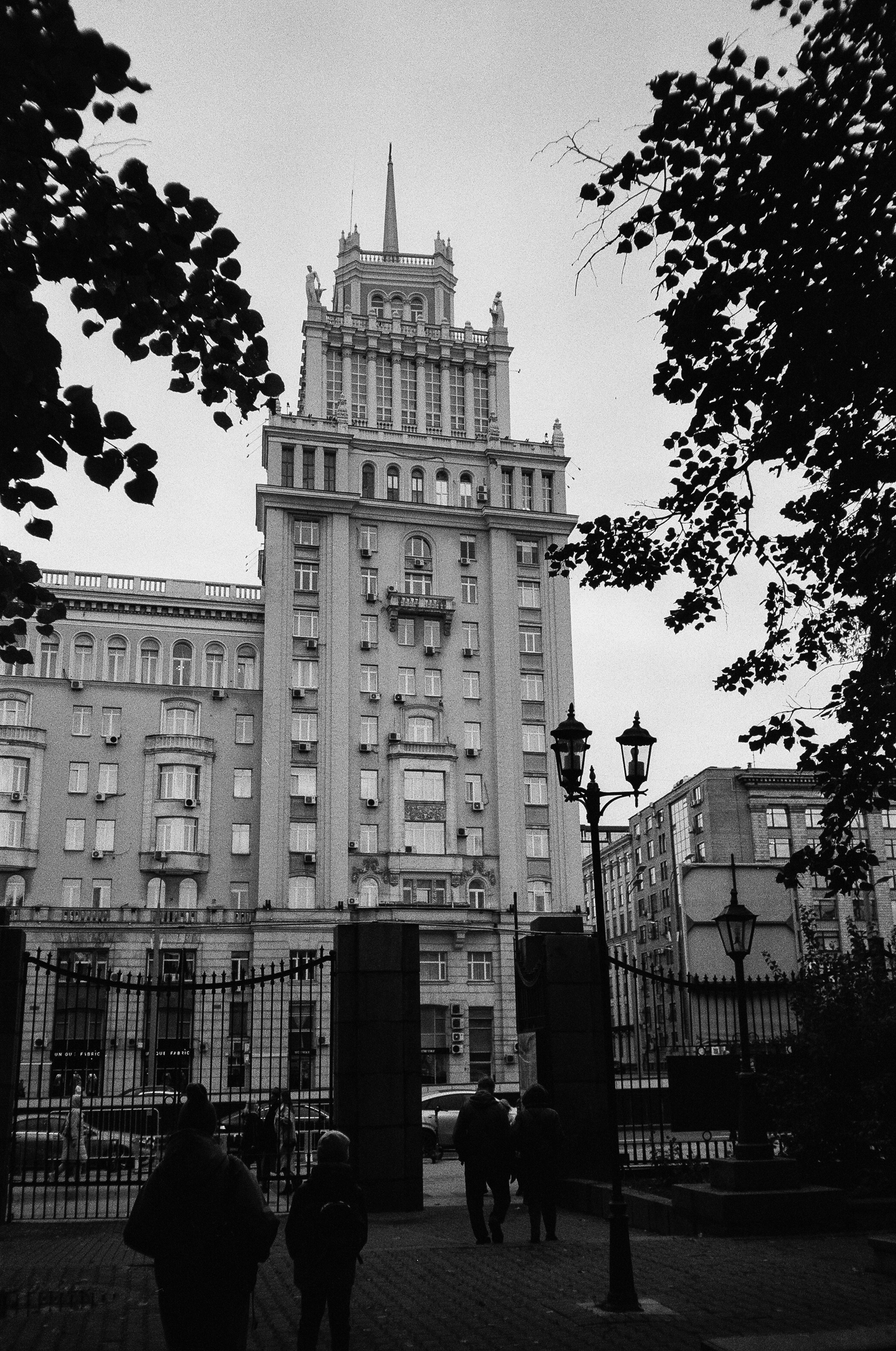 Chinon Auto 3001 / Ilford Pan 400 / Театр Моссовета, Театр Российской