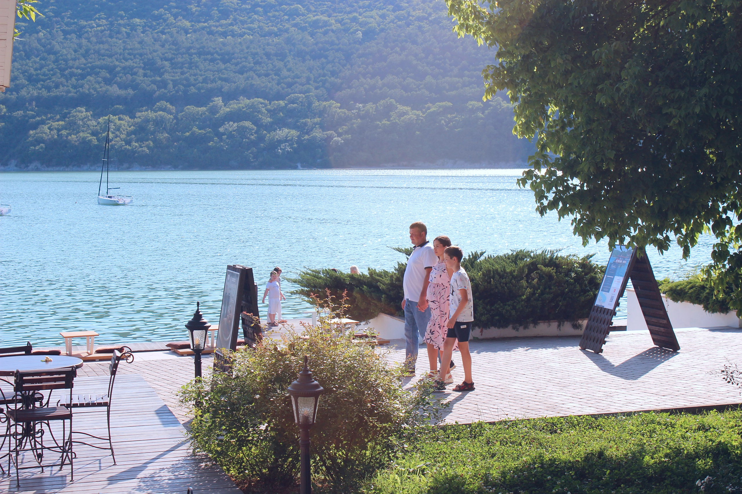 Прогулка в Абрау-Дюрсо. ВИДЕОГРАФ И ФОТОГРАФ В НОВОРОССИЙСКЕ / АНАПЕ / ГЕЛЕНДЖИКЕ