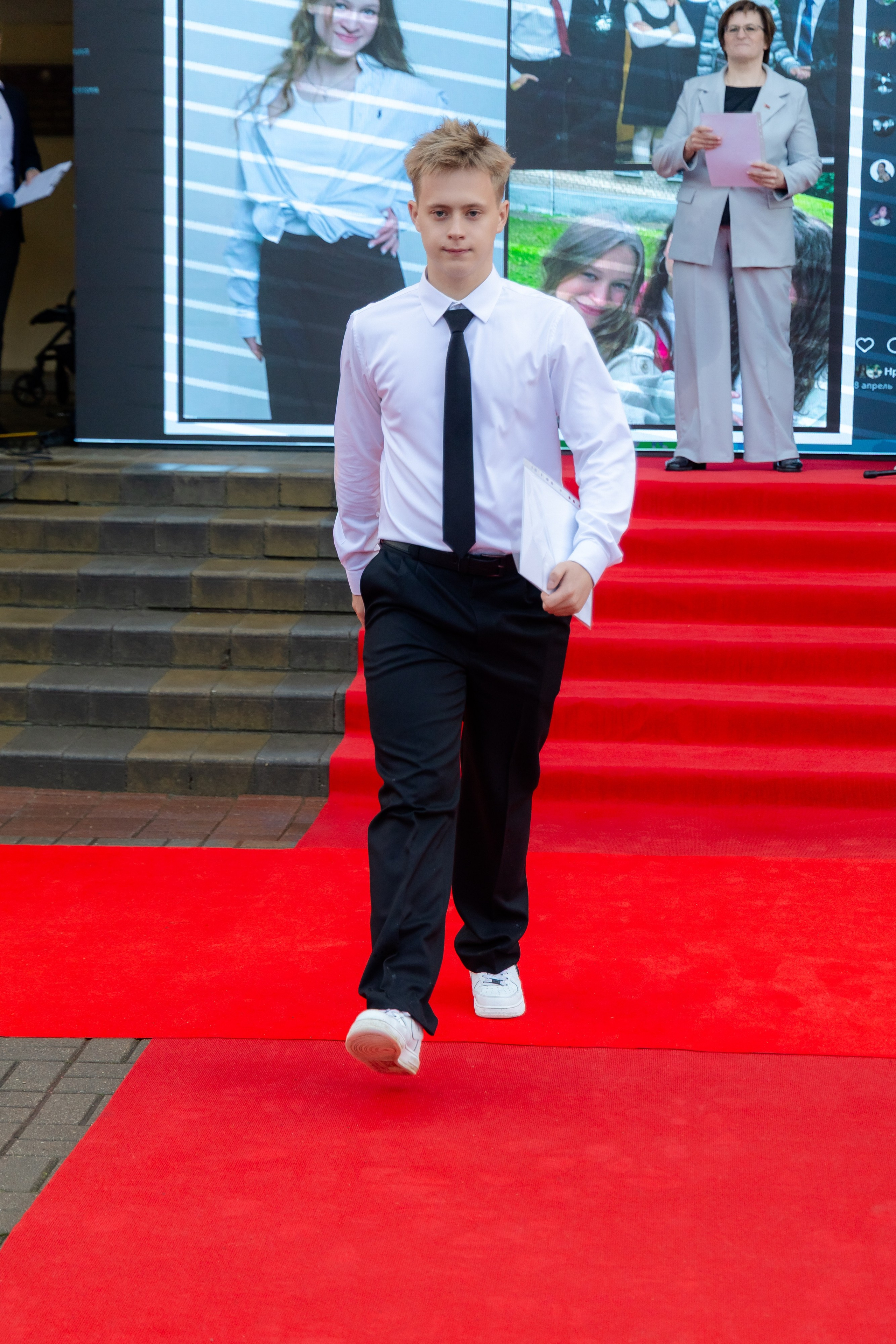 Школьный выпускной 2025 год в Минске, Беларуси. Свадебный фотограф в Минске/Беларуси Сергей Спиридонов