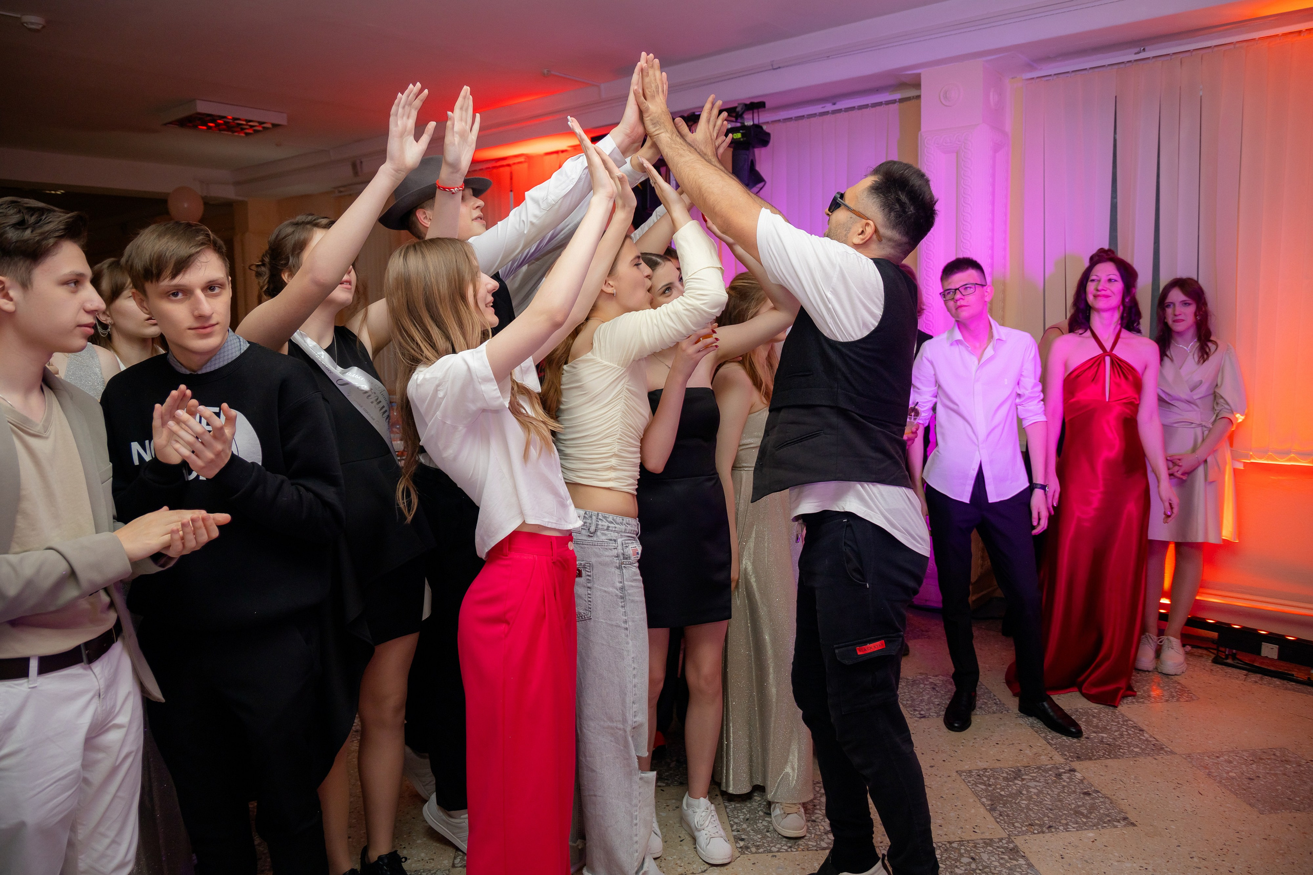 Школьный выпускной 2024 год в Соколе (Минск). Свадебный фотограф в Минске/Беларуси Сергей Спиридонов