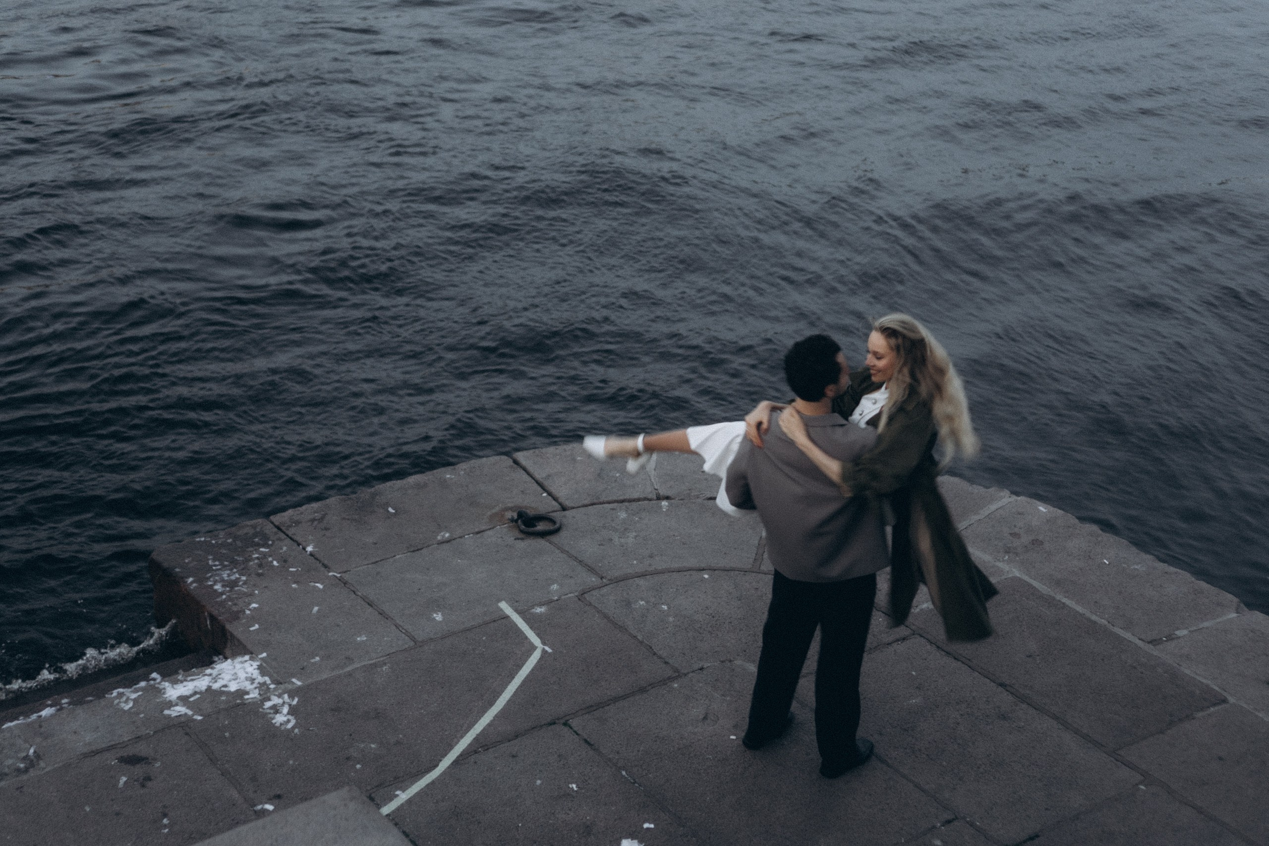 СВАДЕБНАЯ СЬЕМКА ПАРЫ НА РАССВЕТЕ В БЕЛЫЕ НОЧИ И ПРОГУЛКА С РАЗВОДНЫМИ МОСТАМИ И ПИКНИК ВОЗЛЕ ИСАКИЕВСКОГО СОБОРА. Профессиональный фотограф, Санкт-Петербург — Виктория Богомолова