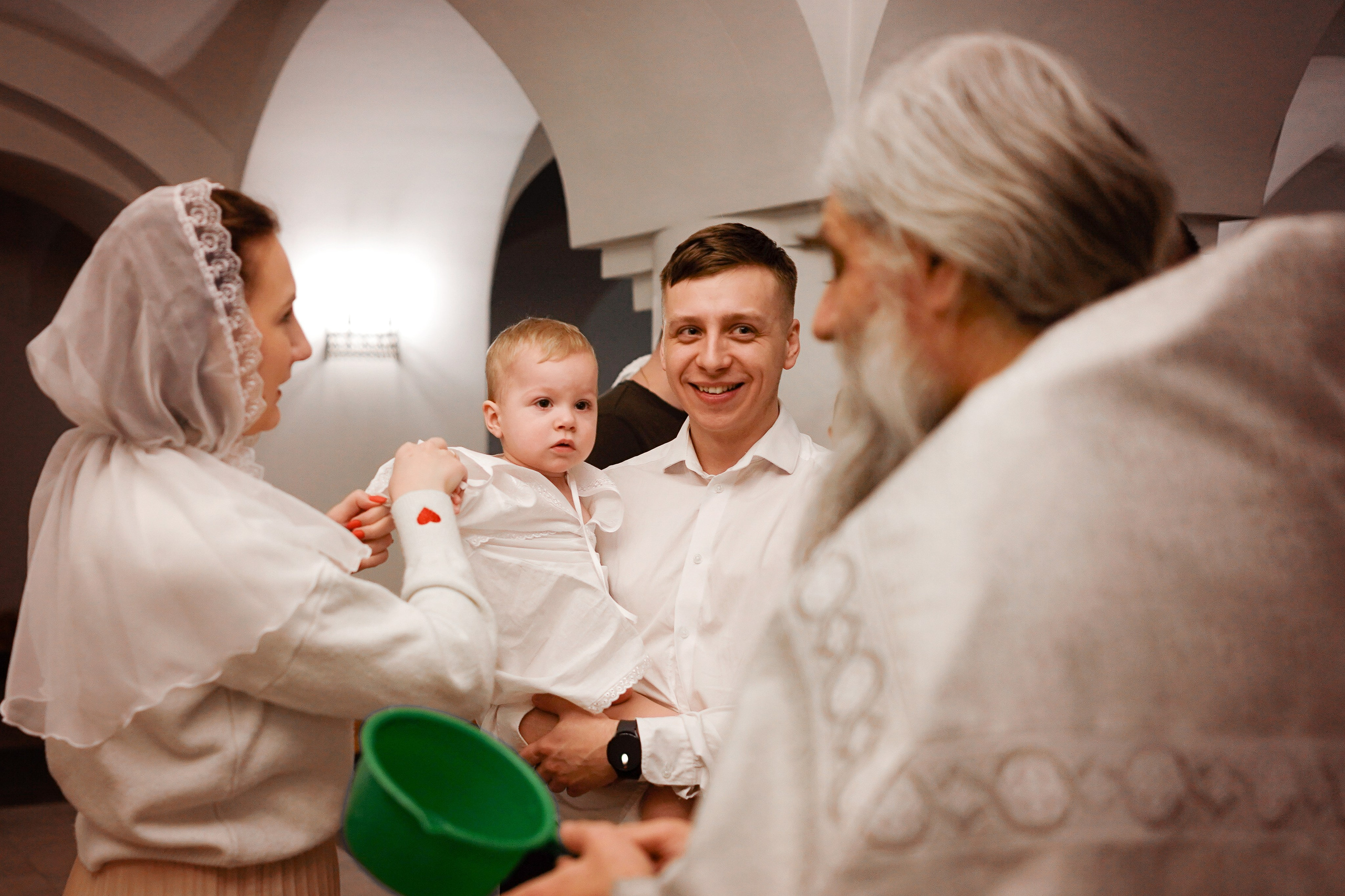 Таинство Крещения в храме Живоначальной Троицы в Троицке. Семейный и детский фотограф в Москве Екатерина Офицерова