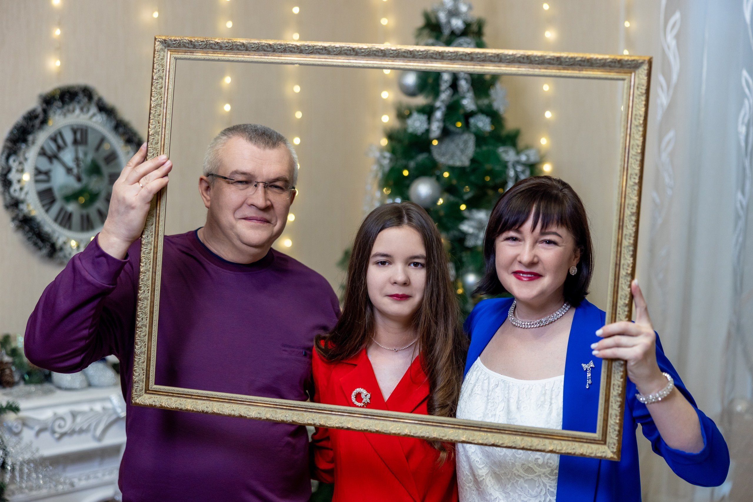 Семейная новгодняя фотосъемка у ёлки и камина. Фотограф в Туле Крупский АнДРей. Фотостудия «КАДР71» в Туле