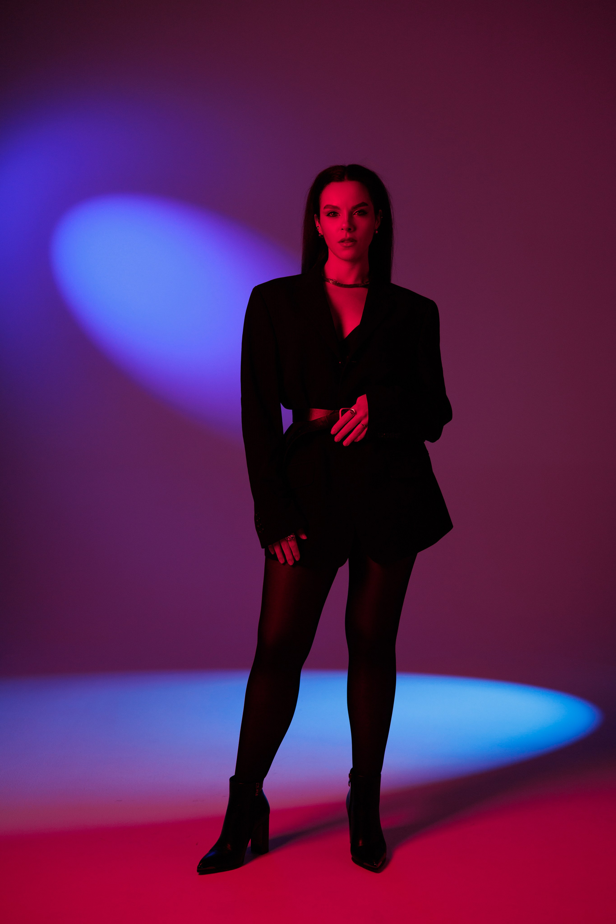 Цветной свет и фигуры. Фотограф Минск