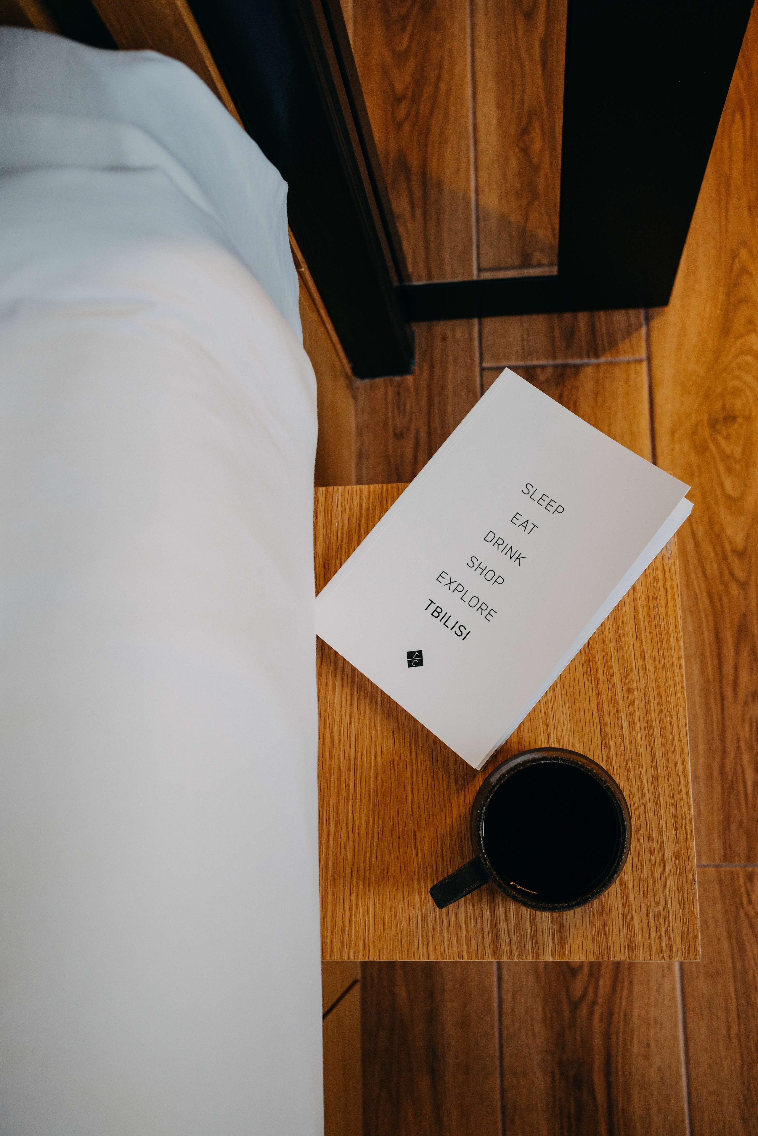 Интерьерная съемка отельного номера. Портретный и свадебный фотограф в Тбилиси • xeniqo