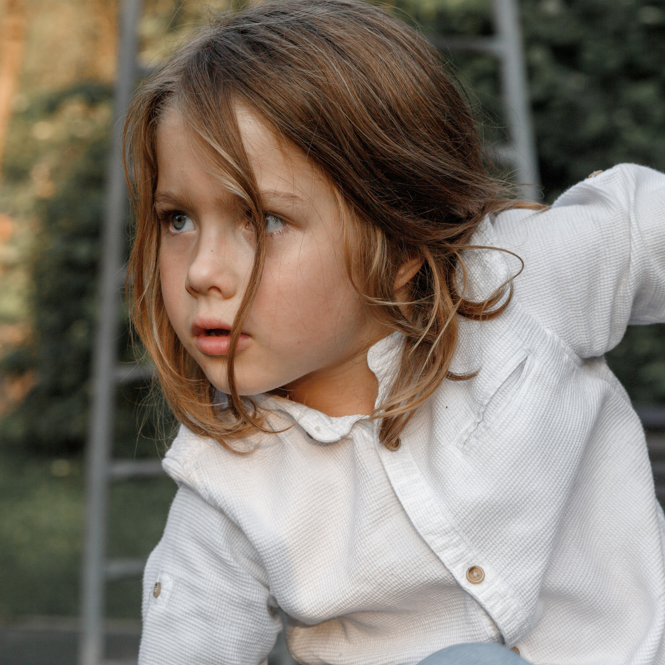 Крупный план девочки, живой момент, естественный свет, детский портрет, Москва, Илья Антропов