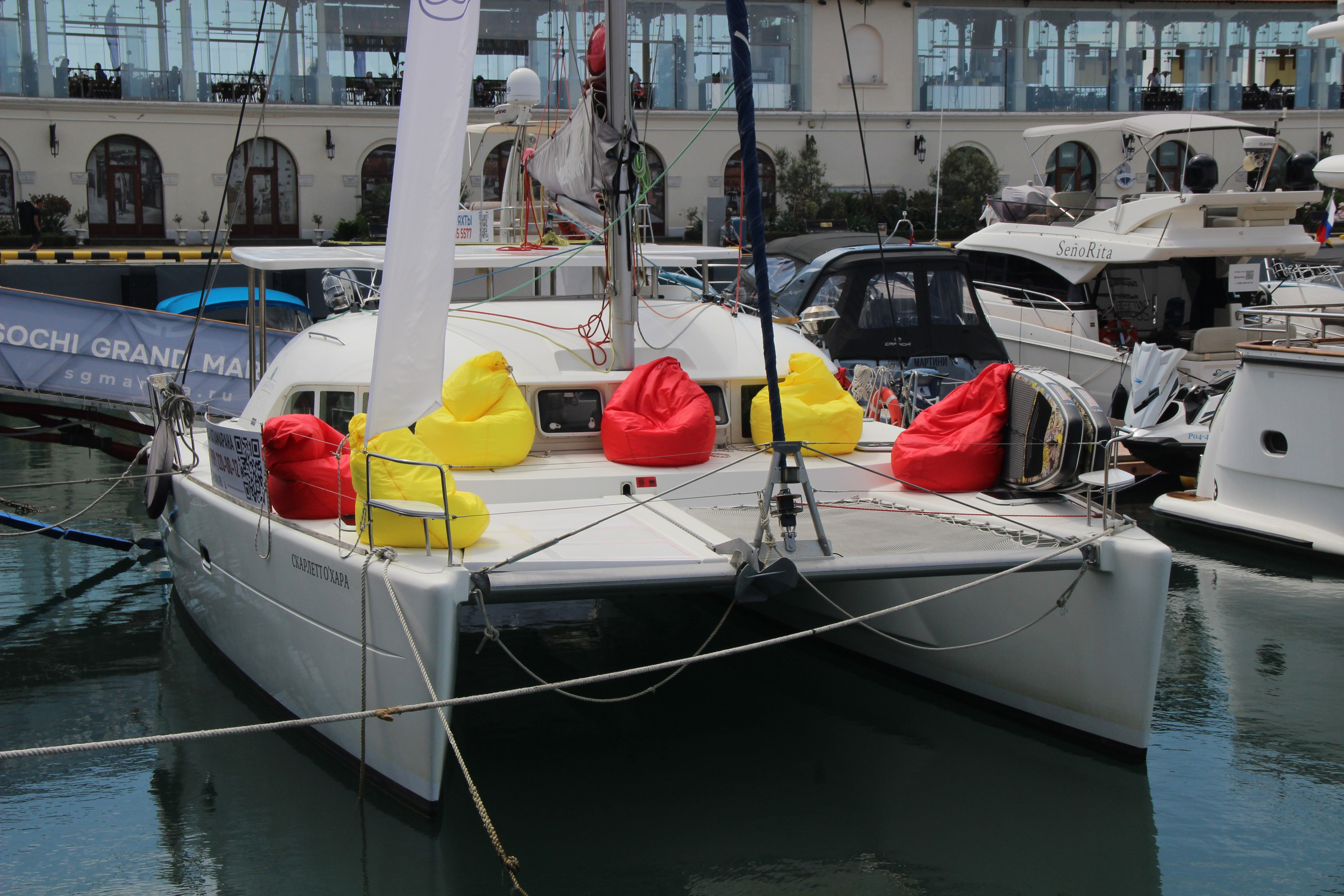 Катамаран Скарлетт о Хара Аренда Яхты в Сочи Яхтанаморе YACHTANAMORE