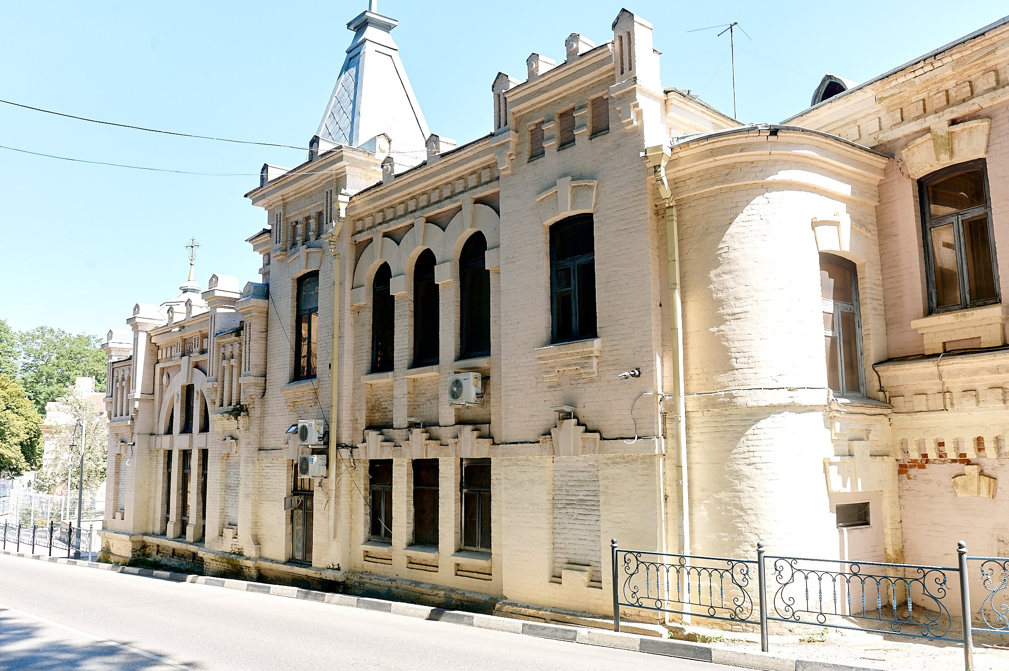 Кисловодск, Россия. Август 2024. Фотографии отовсюду и обо всем