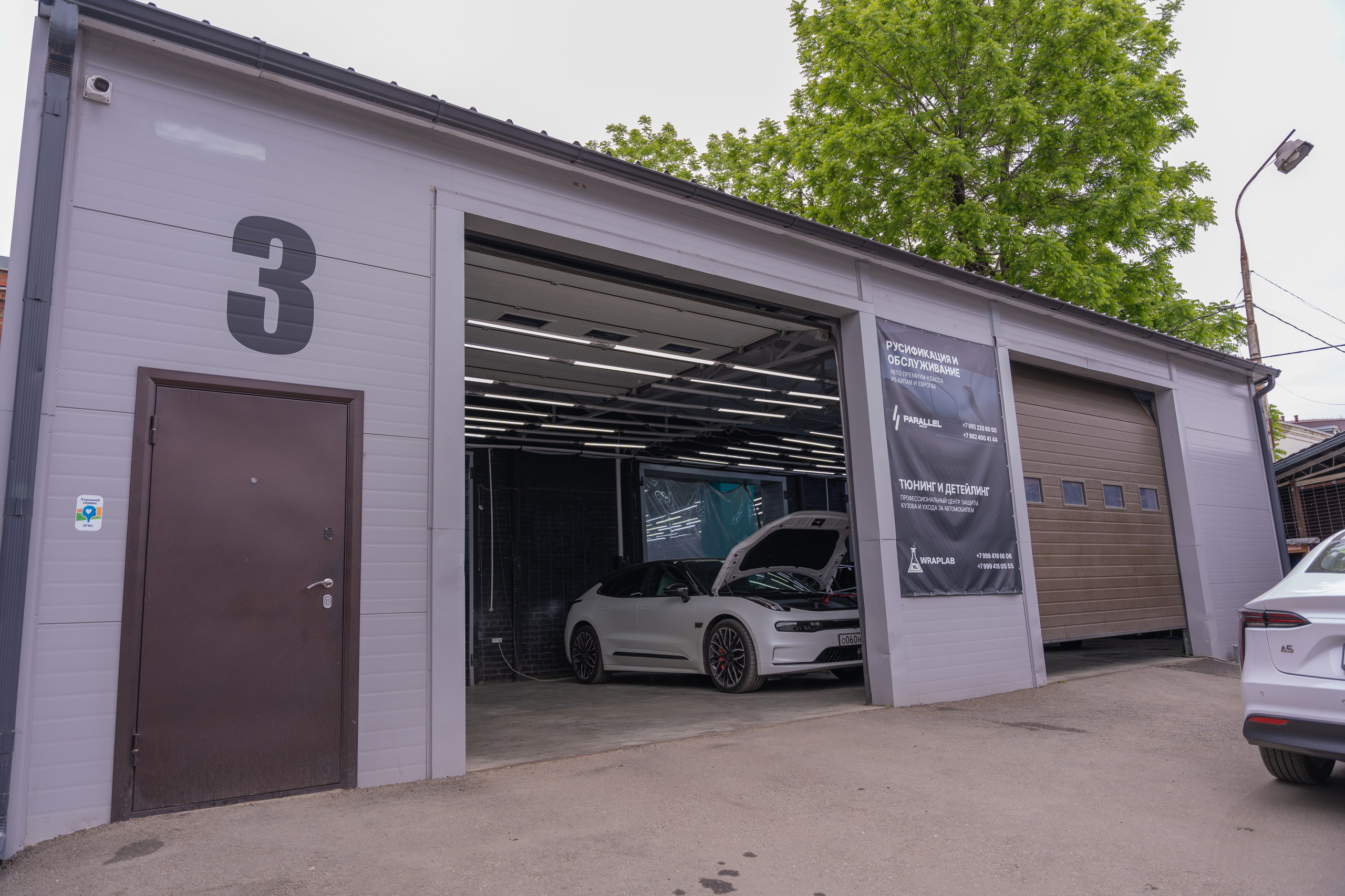 Интерьерная фотосъемка автосалона Elrus в Краснодаре. Zeekr, LiXiang Профессиональная фотосъемка интерьера премиум-автосалона в Краснодаре. Шедевры для Вас! Фотограф и Видеограф в Краснодаре Пахиев Руслан