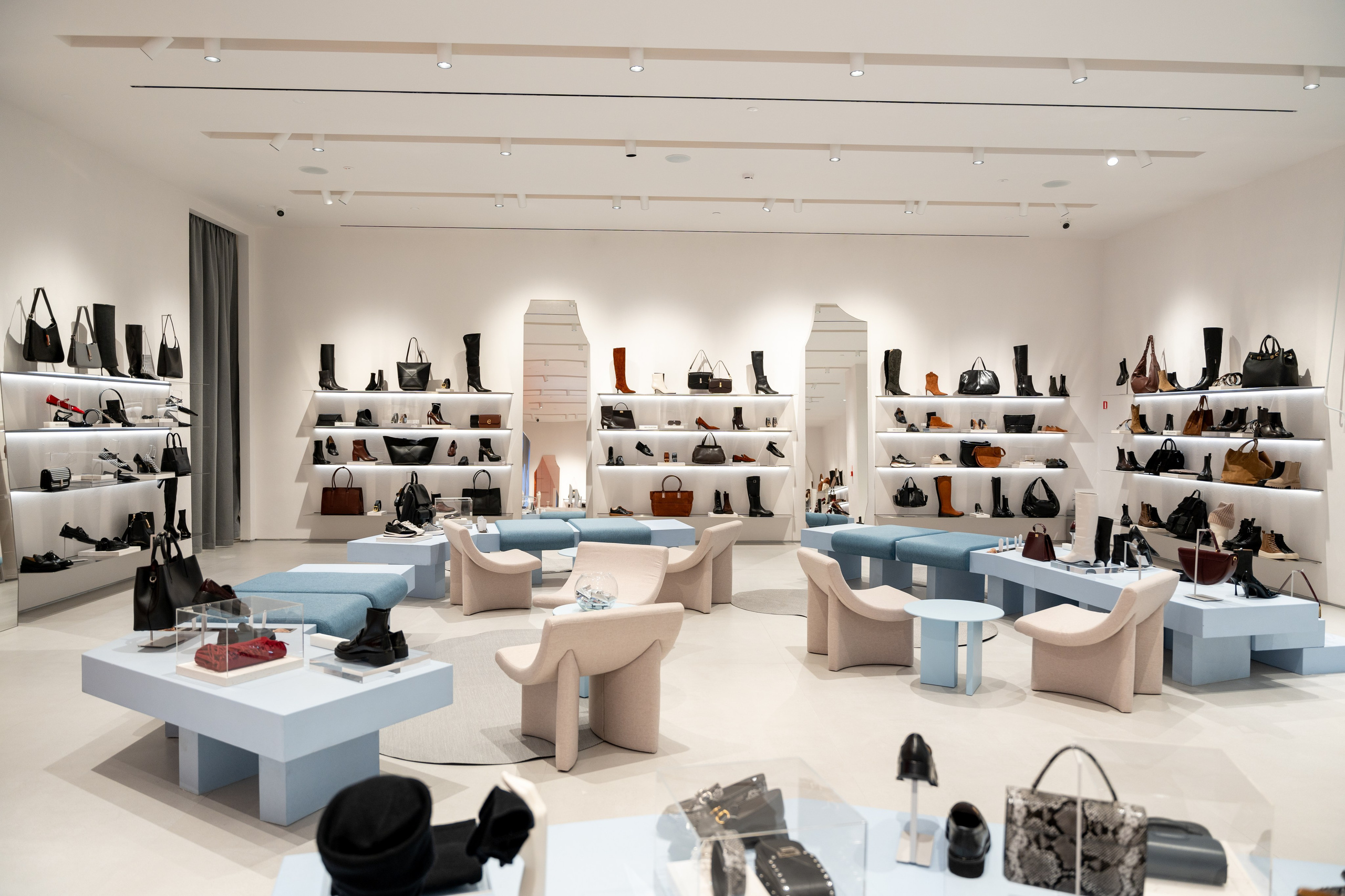 Интерьерная фотосъемка магазина Ekonika в Краснодаре — обувной бренд Профессиональная фотосъемка Ekonika — фирменный магазин в Краснодаре. Шедевры для Вас! Фотограф и Видеограф в Краснодаре Пахиев Руслан