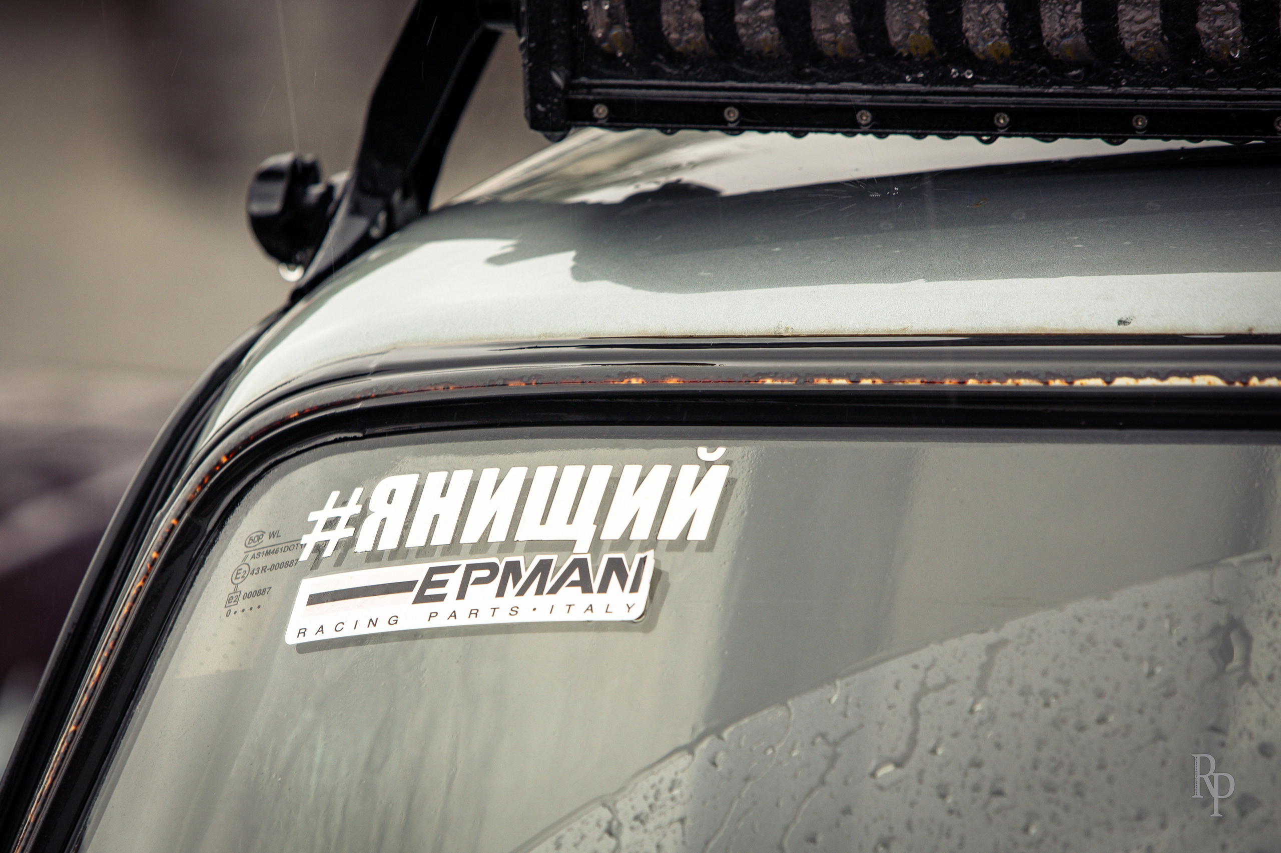 SHOWDOWN. Rusty Photographer