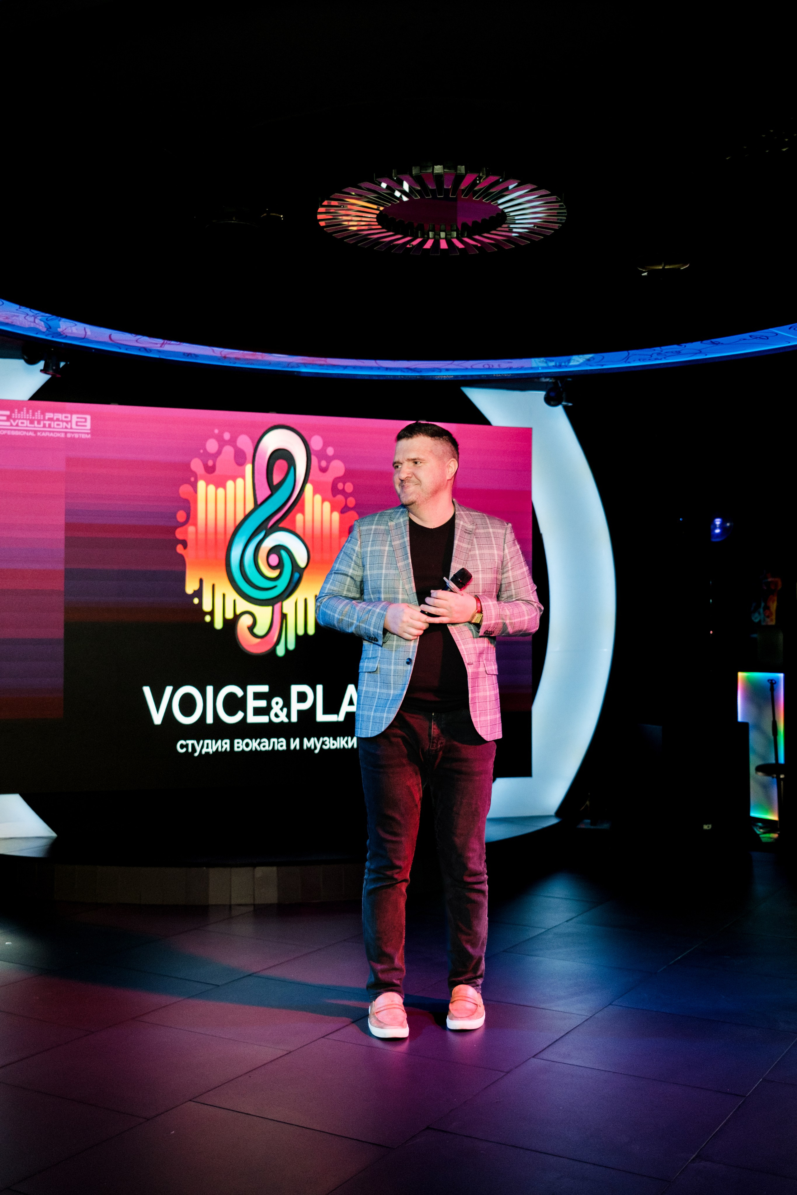 Voice&Play | караоке-бар ГОСТИ. Свадебный и репортажной фотограф Денис Ожигин в Краснодаре и Краснодарском крае