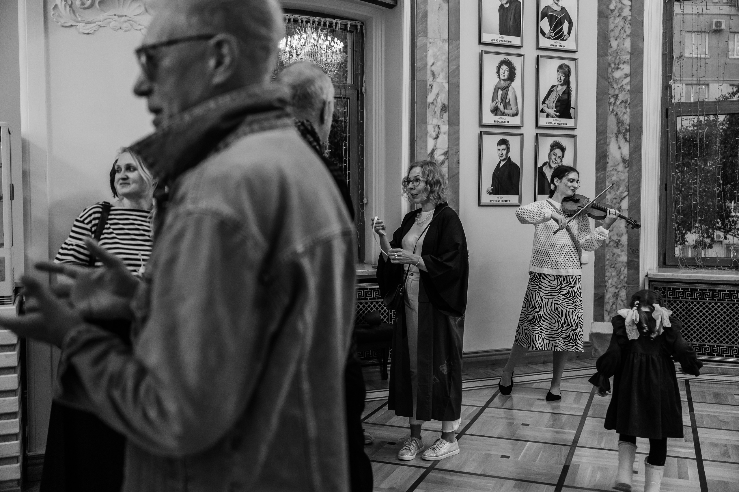 Открытие выставки Кати Васильевой в Молодежном театре. Wedding and family photographer USA