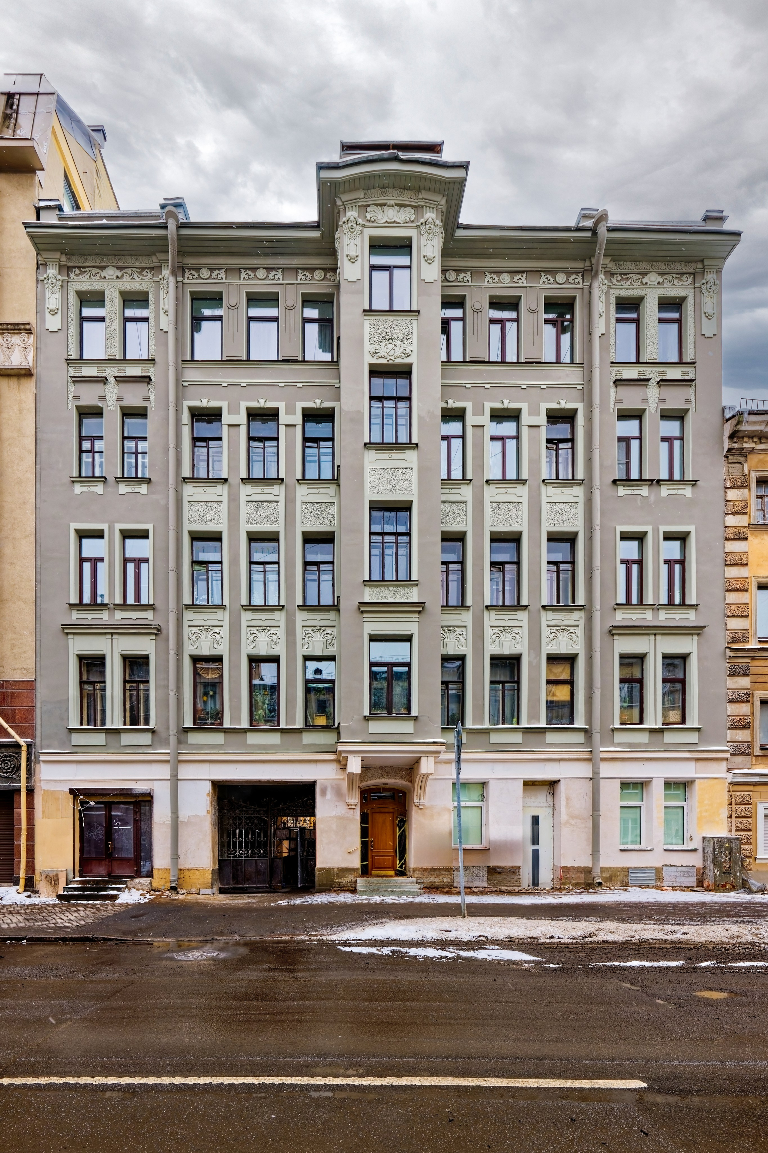 Санкт-Петербург, Тележная улица, дом 13. Доходный дом Мироненко, 1906. Архитектор Пётр Николаевич Батуев.  Состояние на декабрь 2025 года (после реставрации)