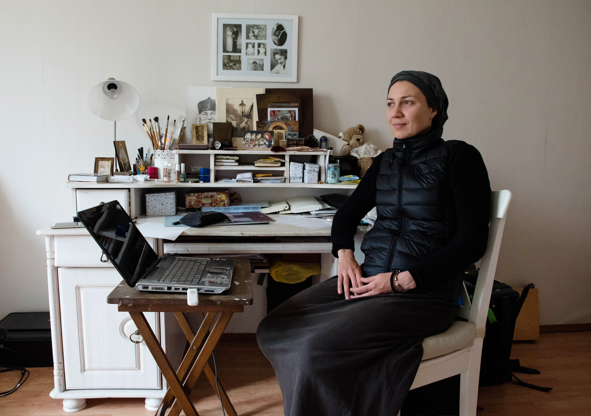 Lisa, 31 years, painter. "Faith – it is simple, it's as though you live with God. It's as though we pleasantly speak with each other, or you communicate with the loved one and you is well in that time. It's the same. You have God in life and He is more cool than all these people."