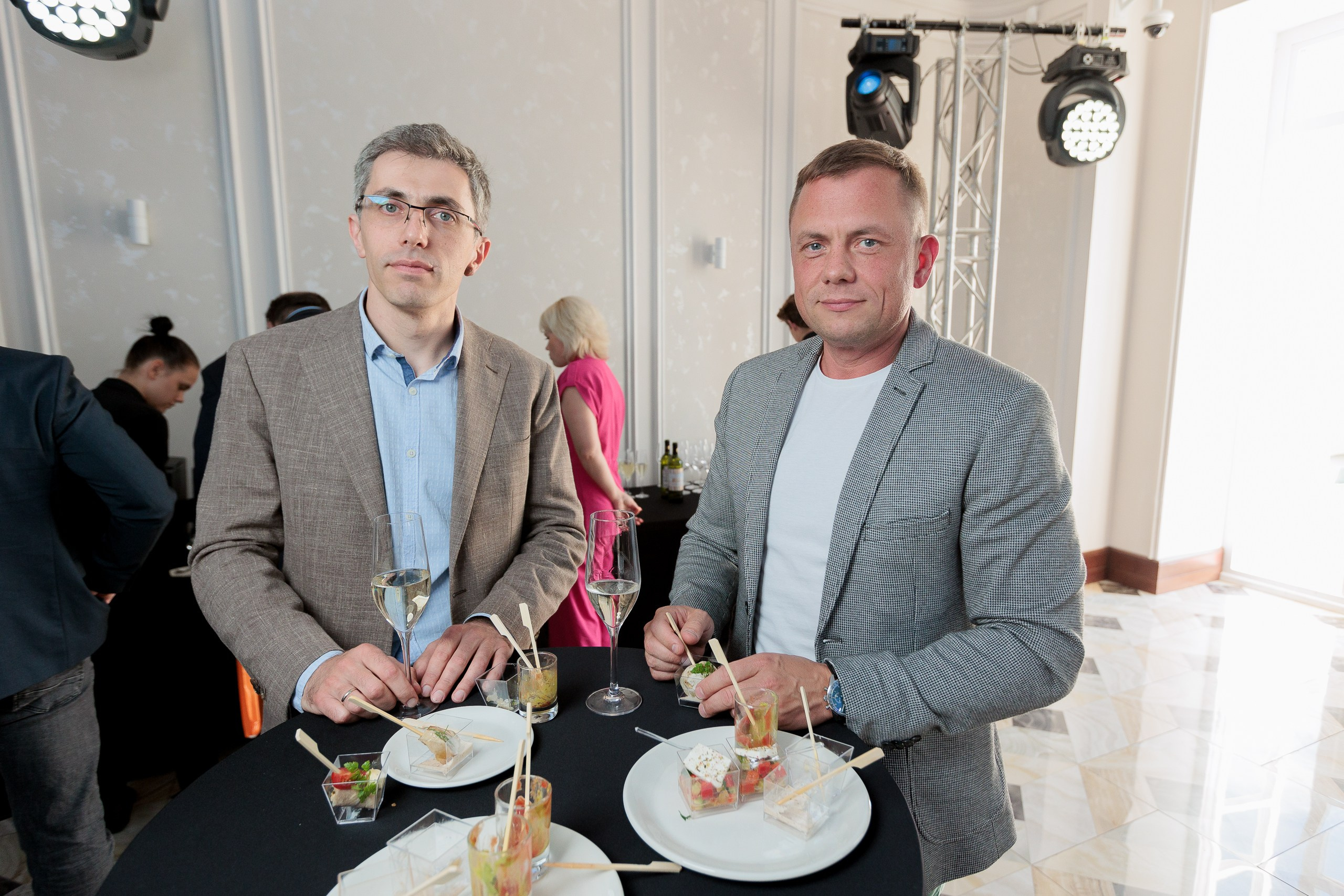 Фотограф для съемки награждения на корпоративной премии. Контент для бизнеса в Екатеринбурге Полдень Медиа