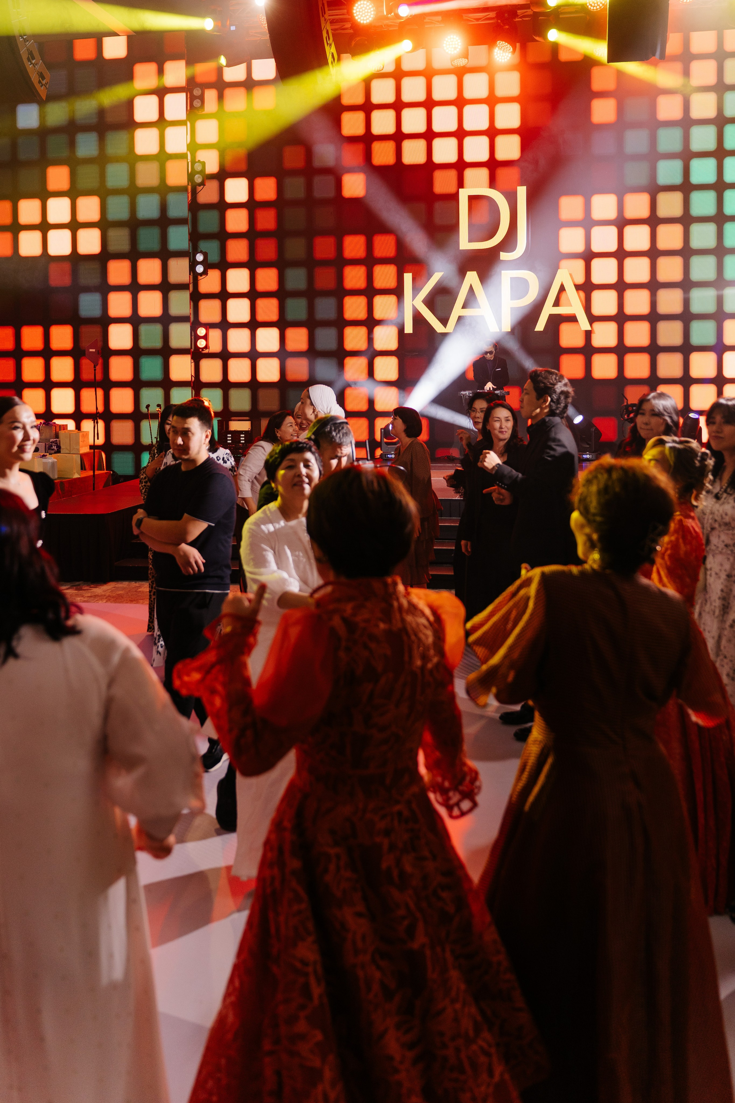 Ay-Dana Uzatu. ___________________________________________________