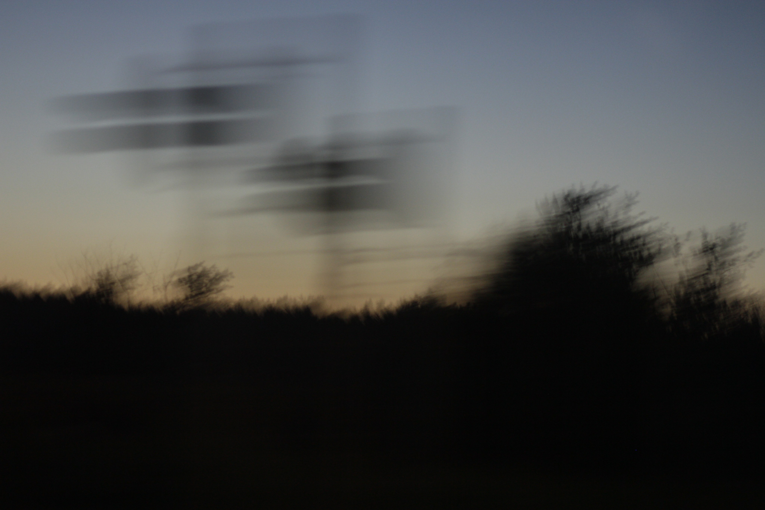 Фотография из окна поезда в движении