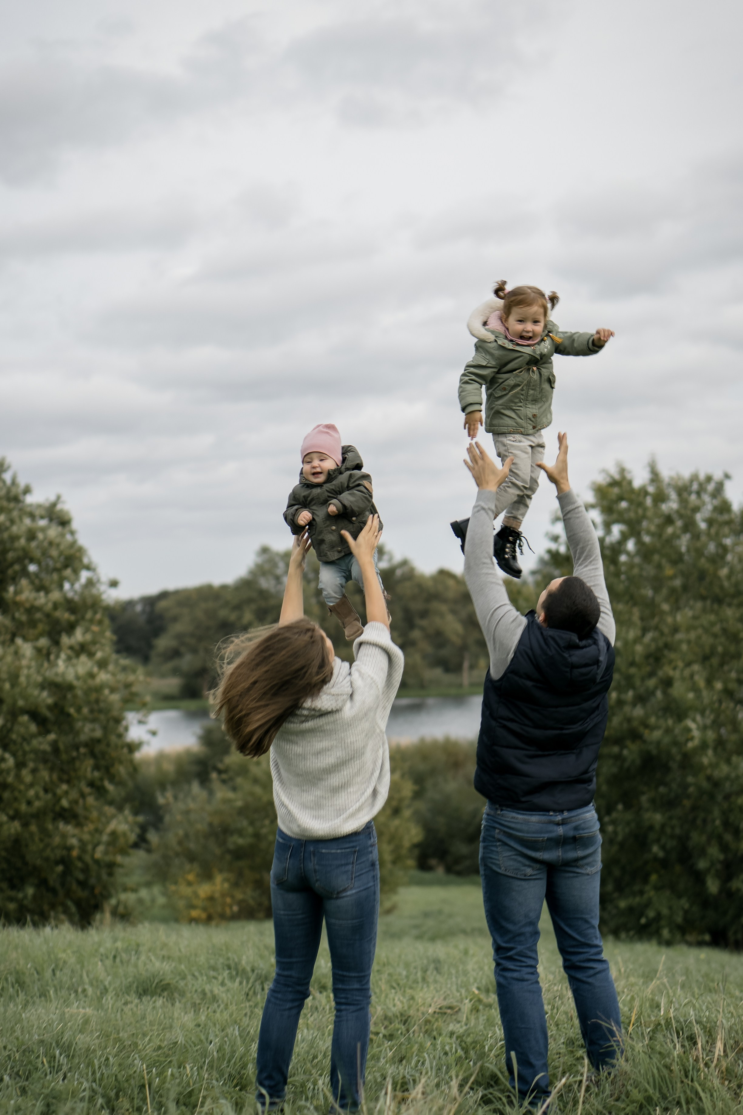 Семья Алеси и Ульяны на природе. Фотограф Ольга Игорева