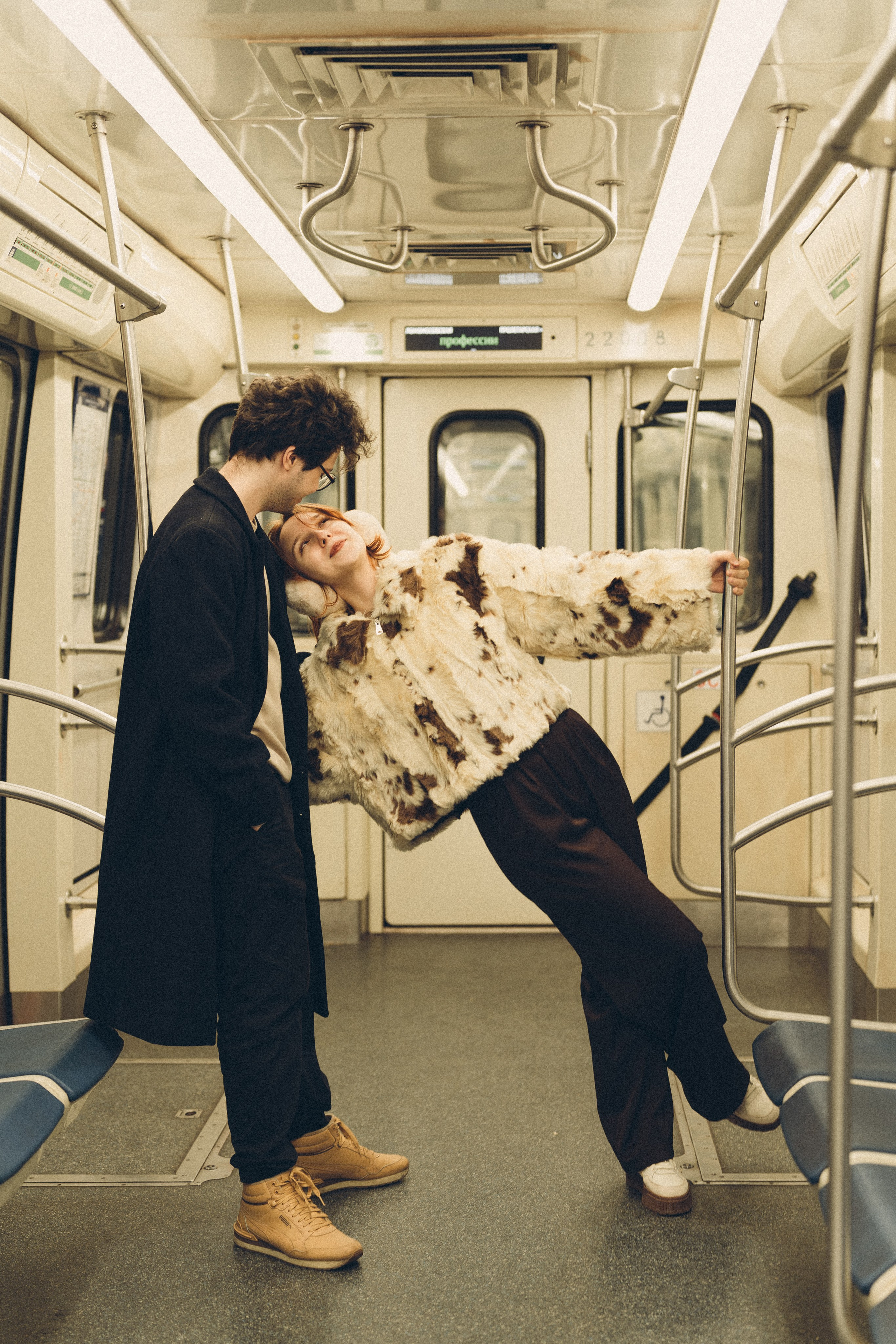 НОВОГОДНЯЯ ФОТОСЕСИИЯ ПАРЫ В МЕТРО ЛЮБОВЬ. Профессиональный фотограф, Санкт-Петербург — Виктория Богомолова