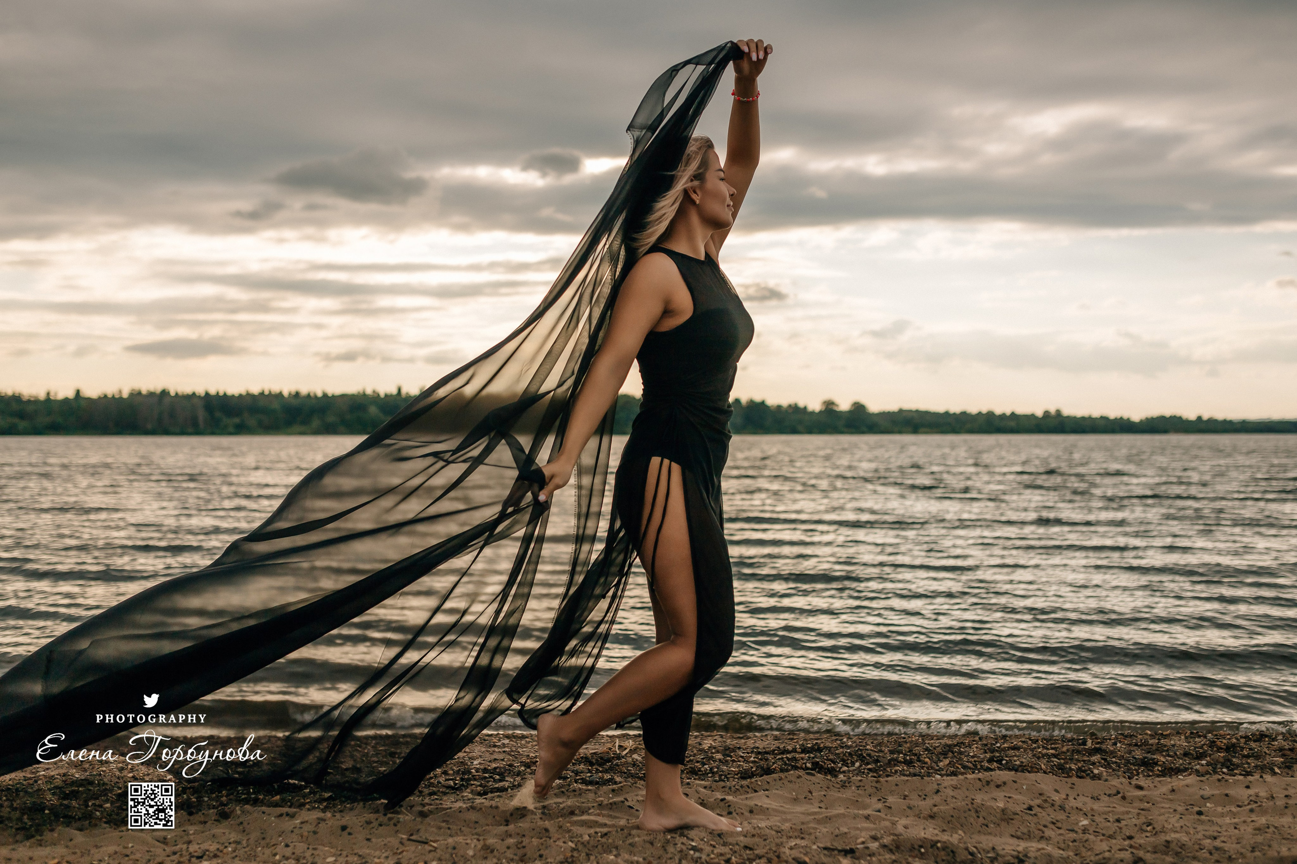 Черная серия с тканью. Набережная. Александра и Таисия. Июль 2025 г. Фотограф Пермь. Свадьбы. Семья и дети, школа, д. сад. Фотокниги