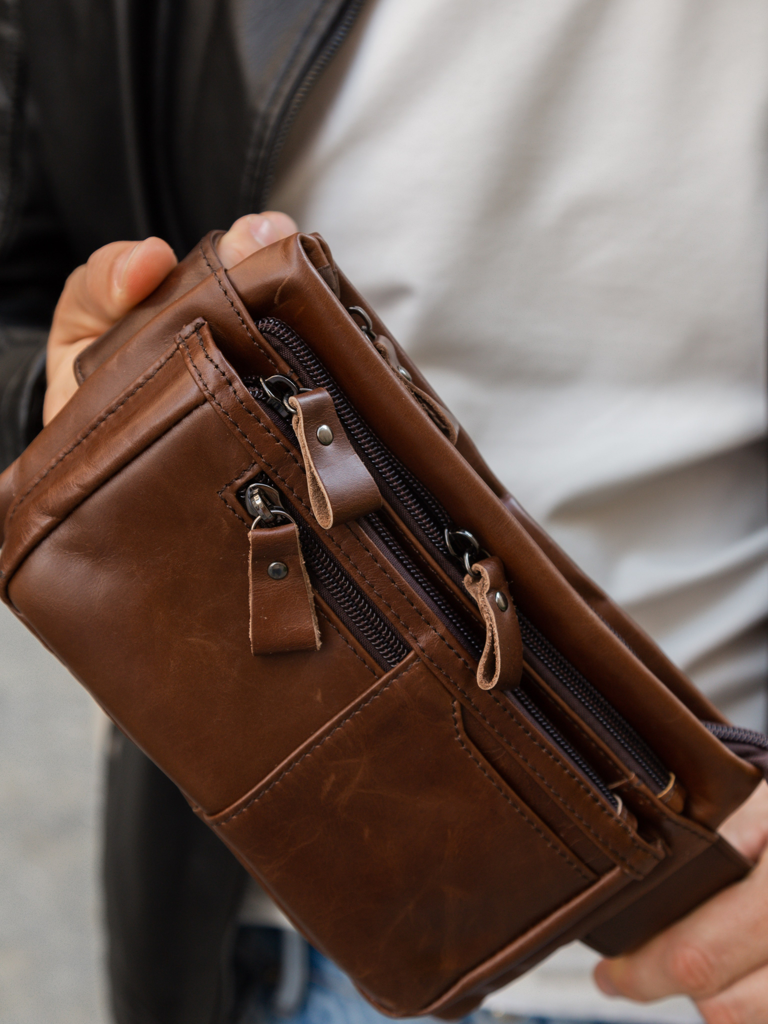 Коммерческая фотосессия мужских сумок для маркетплейсов и социальных сетей. Fashion фотограф в Санкт-Петербурге Савинова Ирина