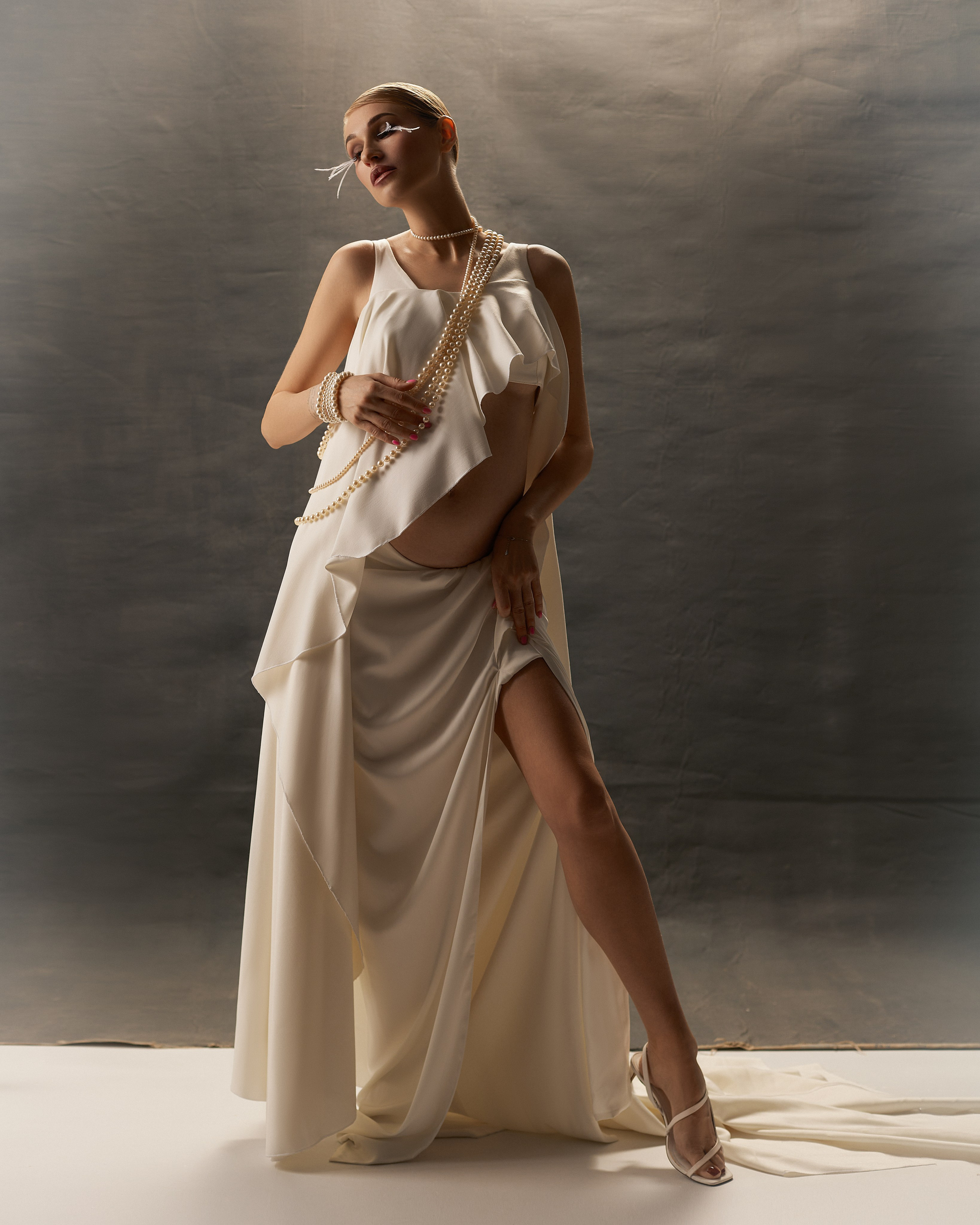 Фотосессия беременности Тюмень. Фотограф в стиле минимализм Тюмень