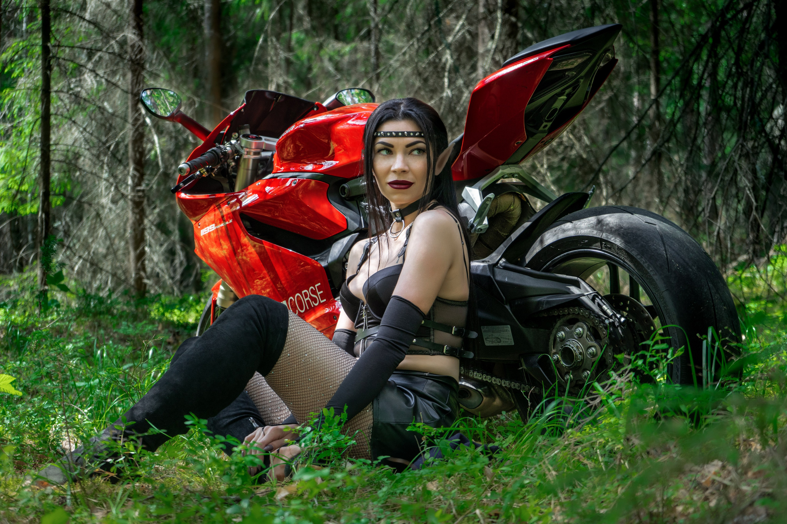 Портретная фотосессия на мотоцикле. Фотограф Екатеринбург Кокшарова Александра