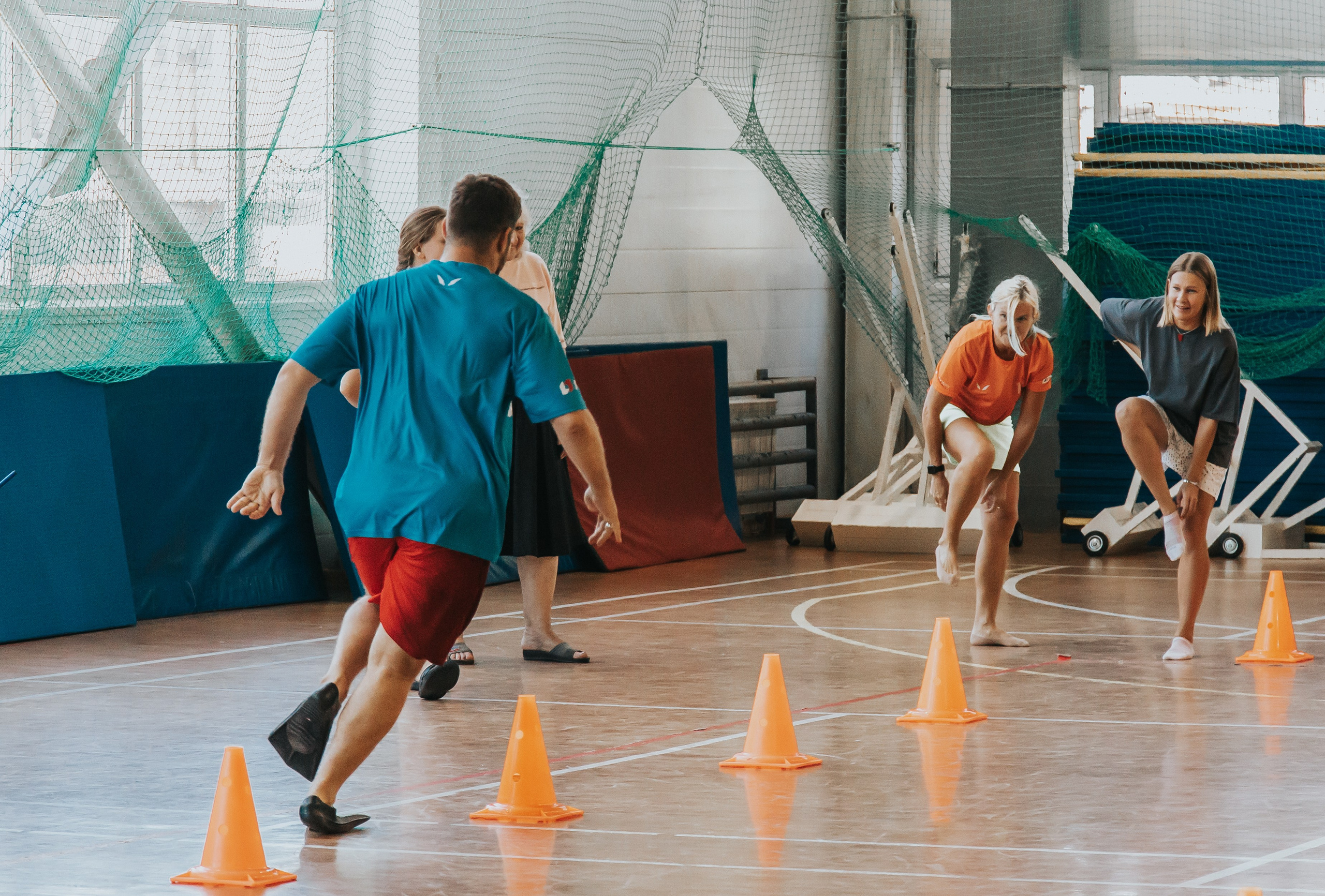 Репортажная спортивная съемка г. Королев стадион Металлист «папа, мама, я — спортивная семья». Юлия Егорова | Свадебный фотограф, семейный фотограф Москва, МО • Портреты • репортажи • день рождения • Love Story • дети