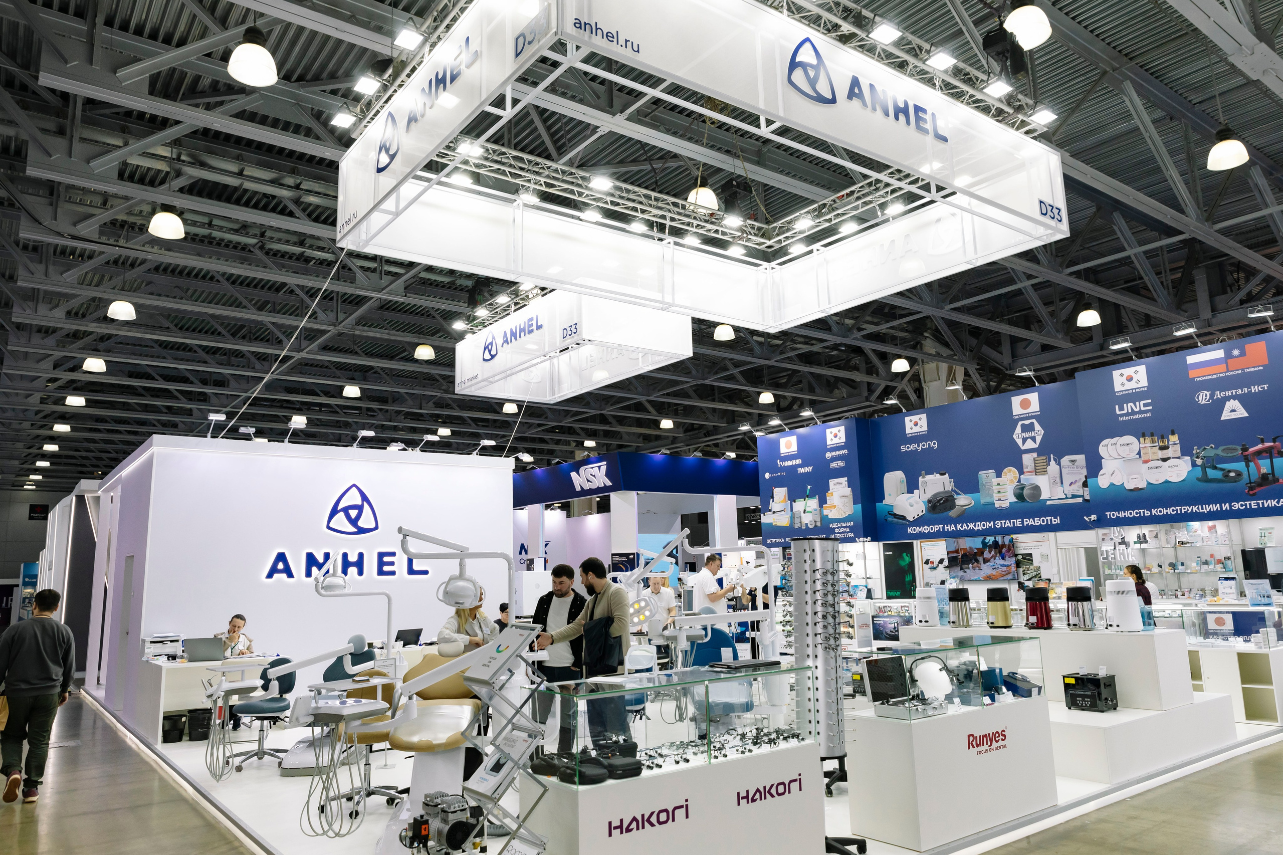 Стоматологическая выставка Dental Salon 2026. Профессиональный фотограф в Москве | Заказать фотосессию и съемку