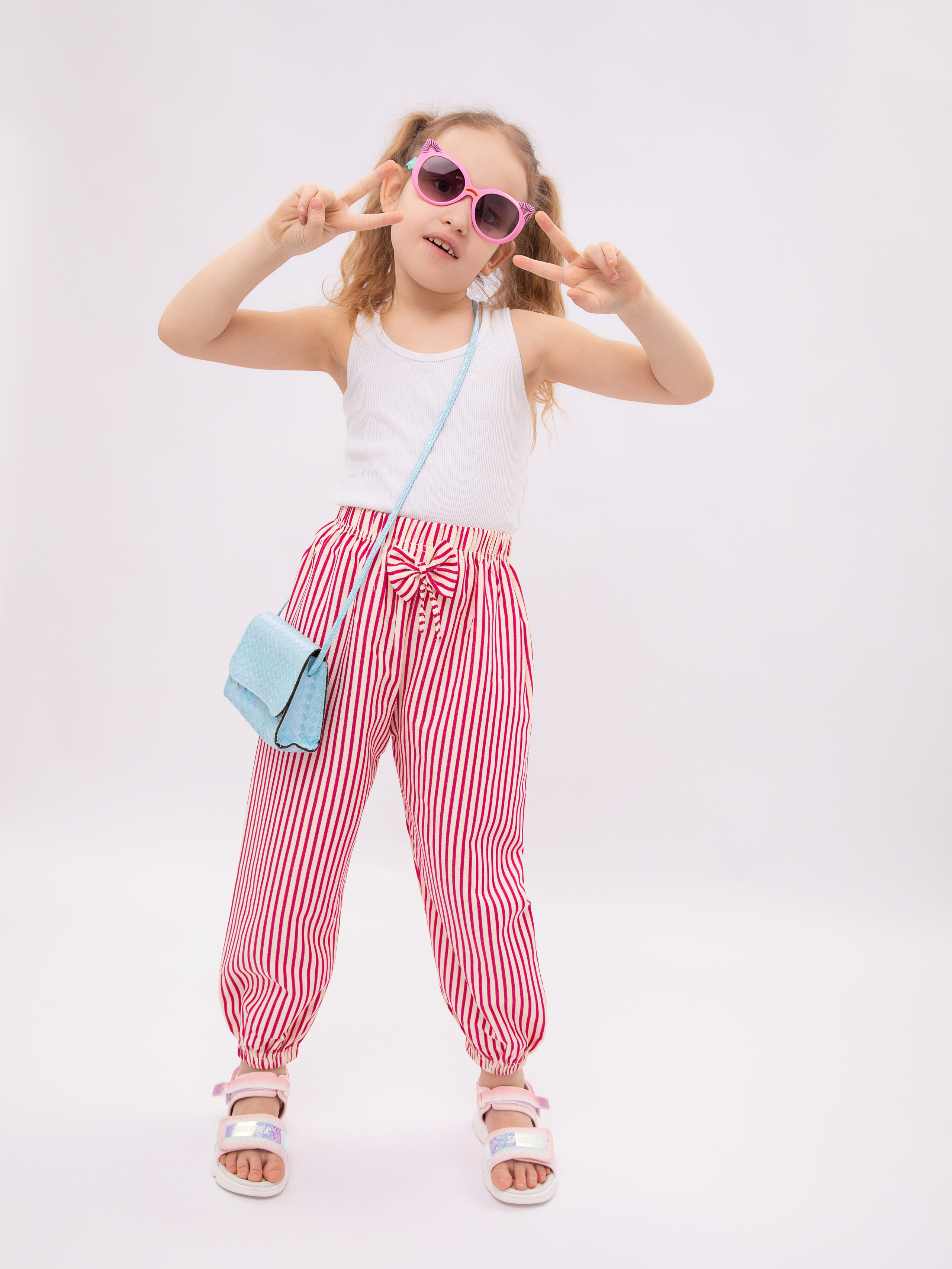 Детские летние брюки. Фотостудия предметной и модельной съёмки для маркетплейсов