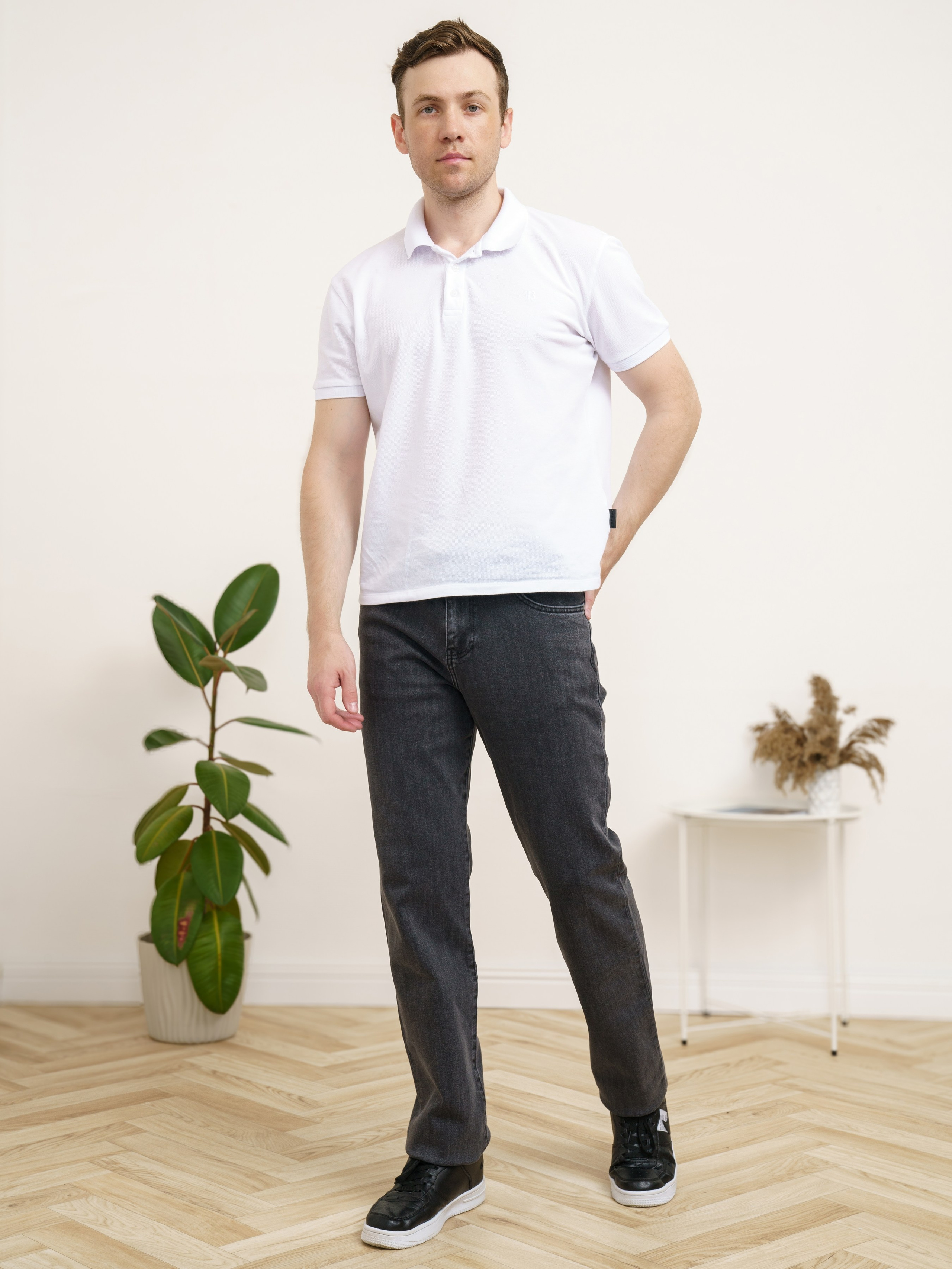 Джинсы, модель Алексей. KED Production — продакшн из СПб. Создаём фото, видео и контент, который помогает брендам и селлерам продавать больше