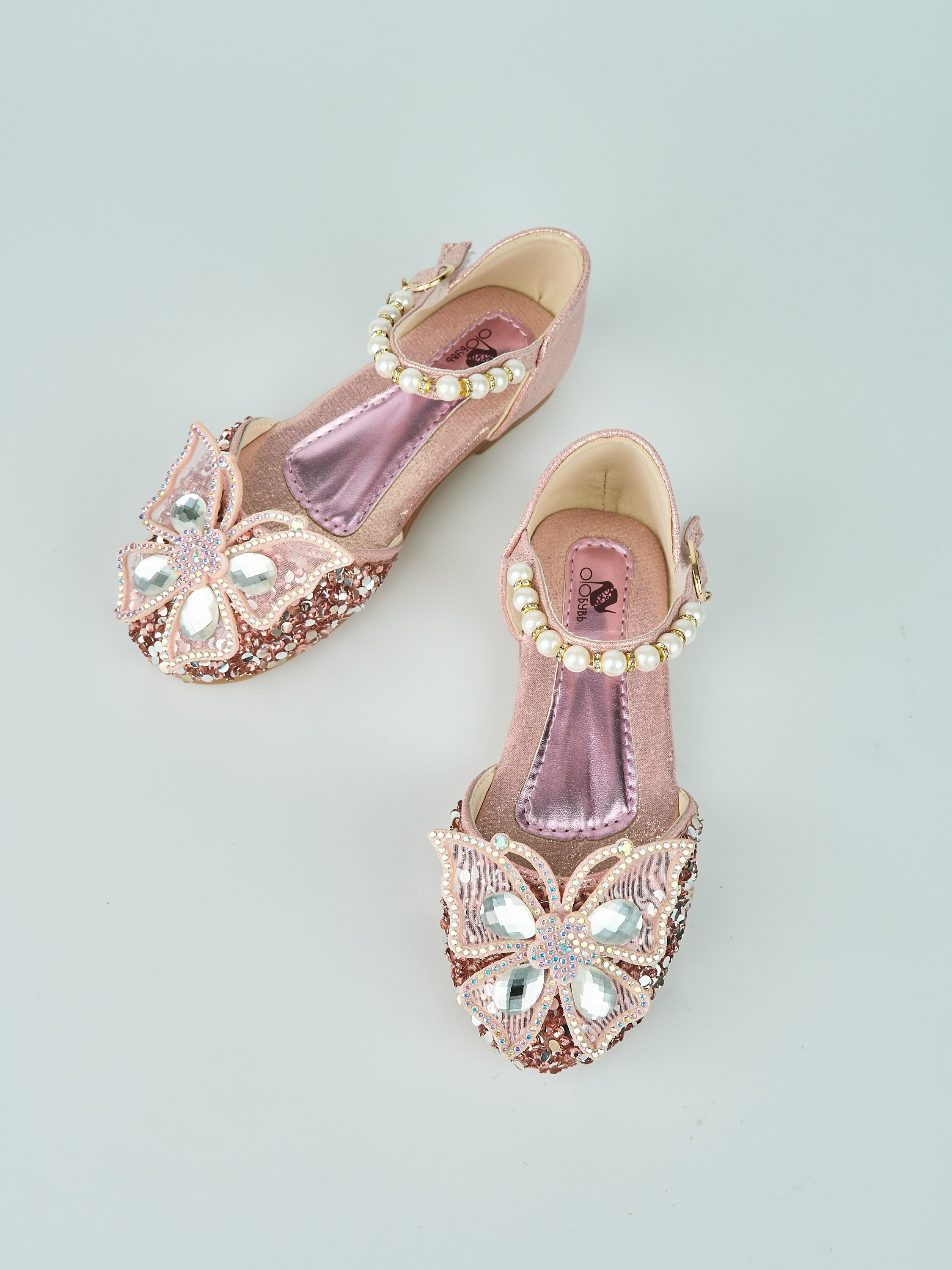 Каталожная фотосъёмка детских туфель для Wildberries