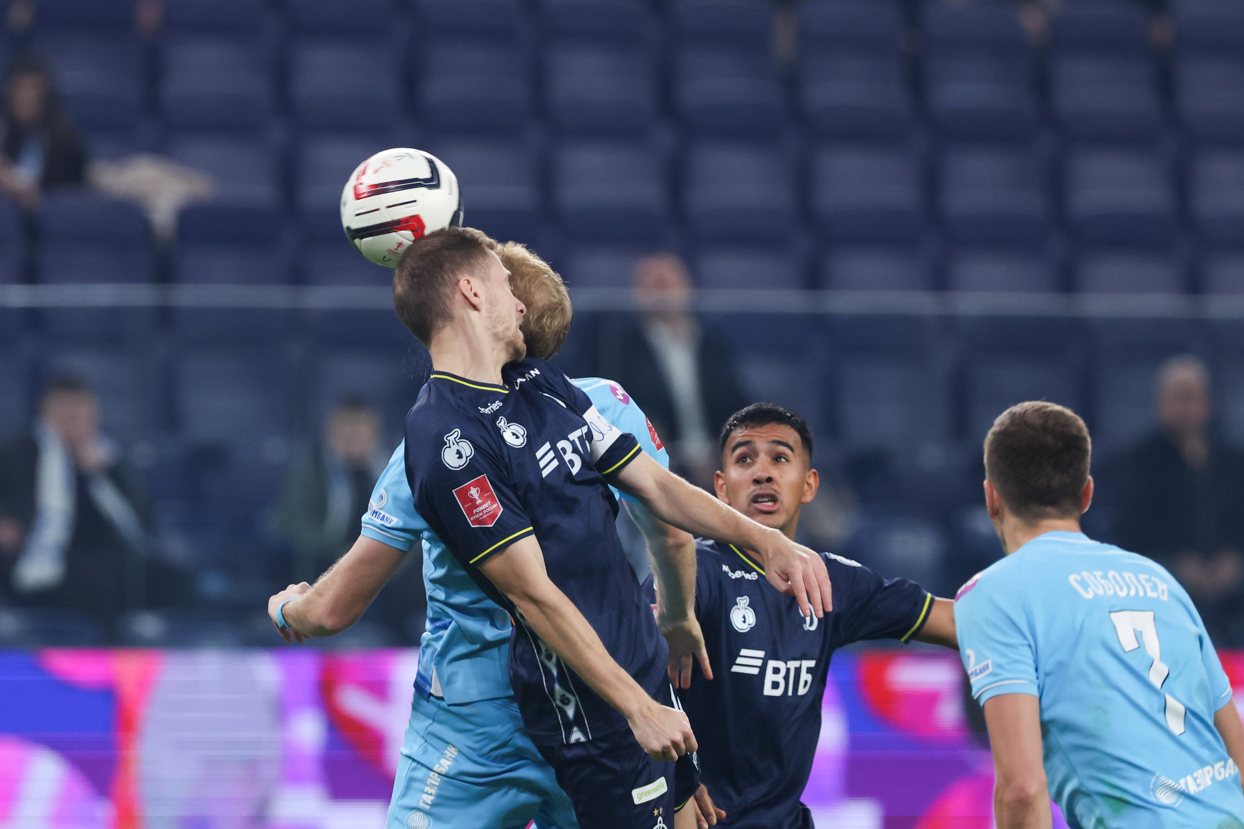 ФК «Зенит — ФК «Динамо» Москва 05.11.2025. Спортивный и репортажный фотограф Антон Тереханов