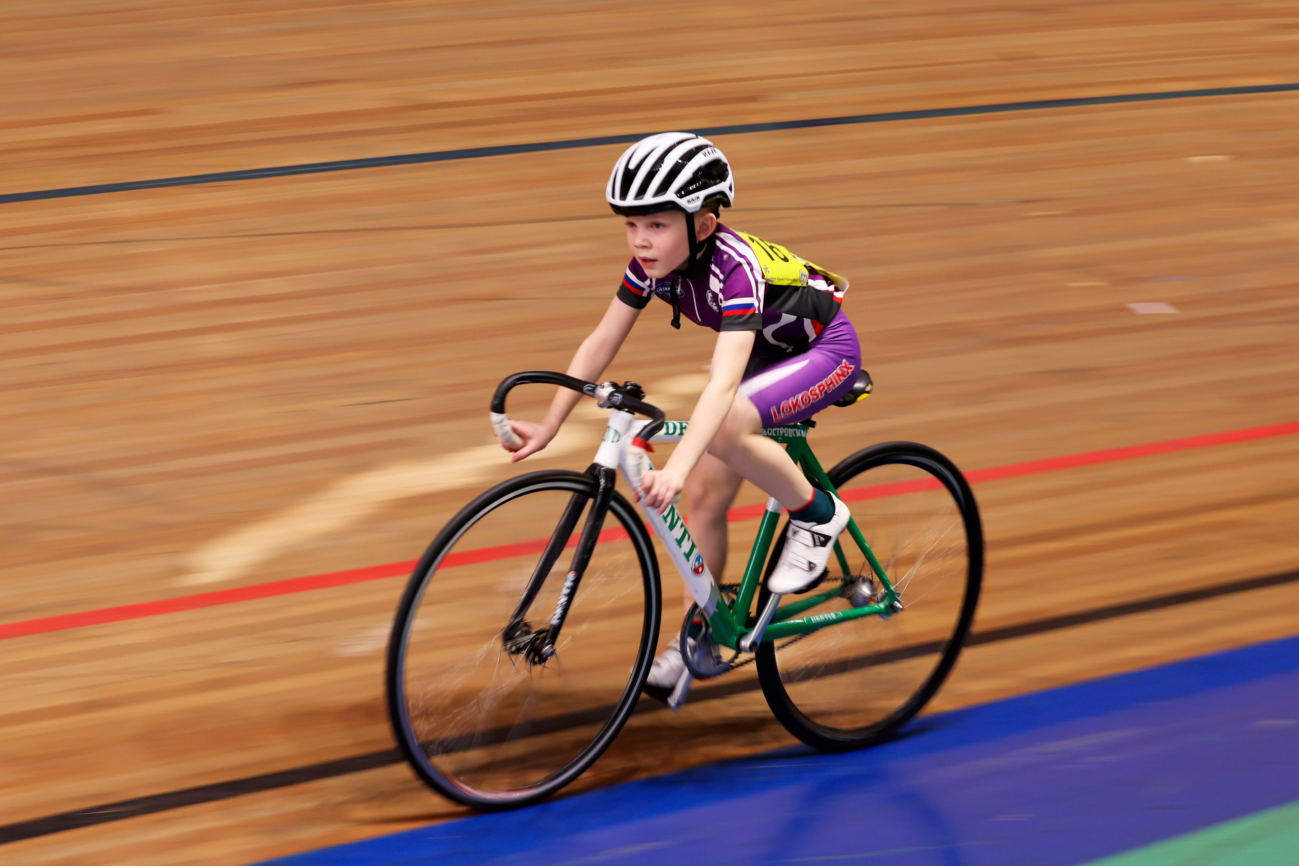 Пятый этап Региональных соревнований по велоспорту на треке (Гит, Скретч) 15.03.2025. Спортивный и репортажный фотограф Антон Тереханов