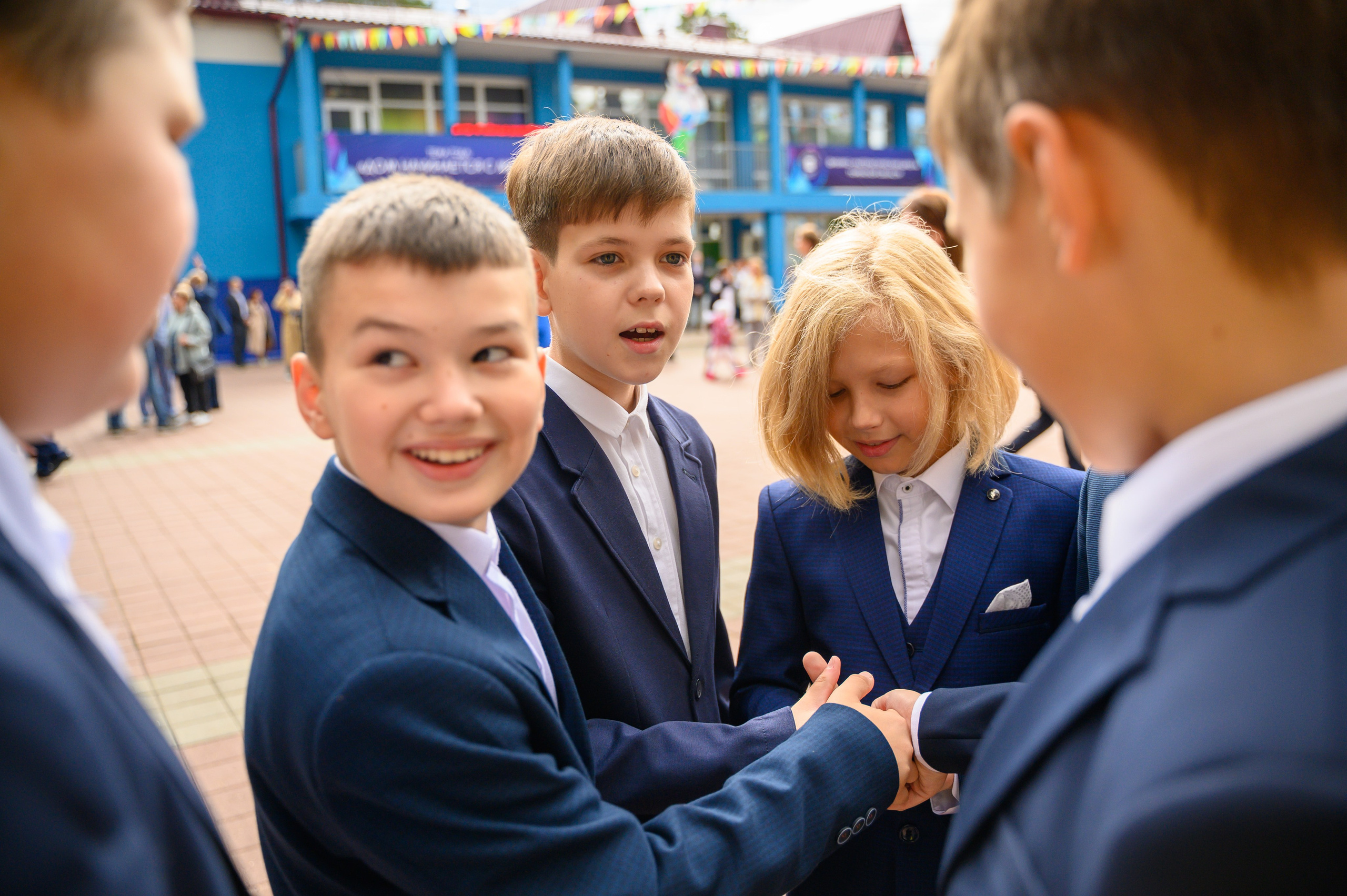 1 сентября линейка ФМШ. Фотограф новорожденных, семейный детский в Тюмени Татьяна Морозова