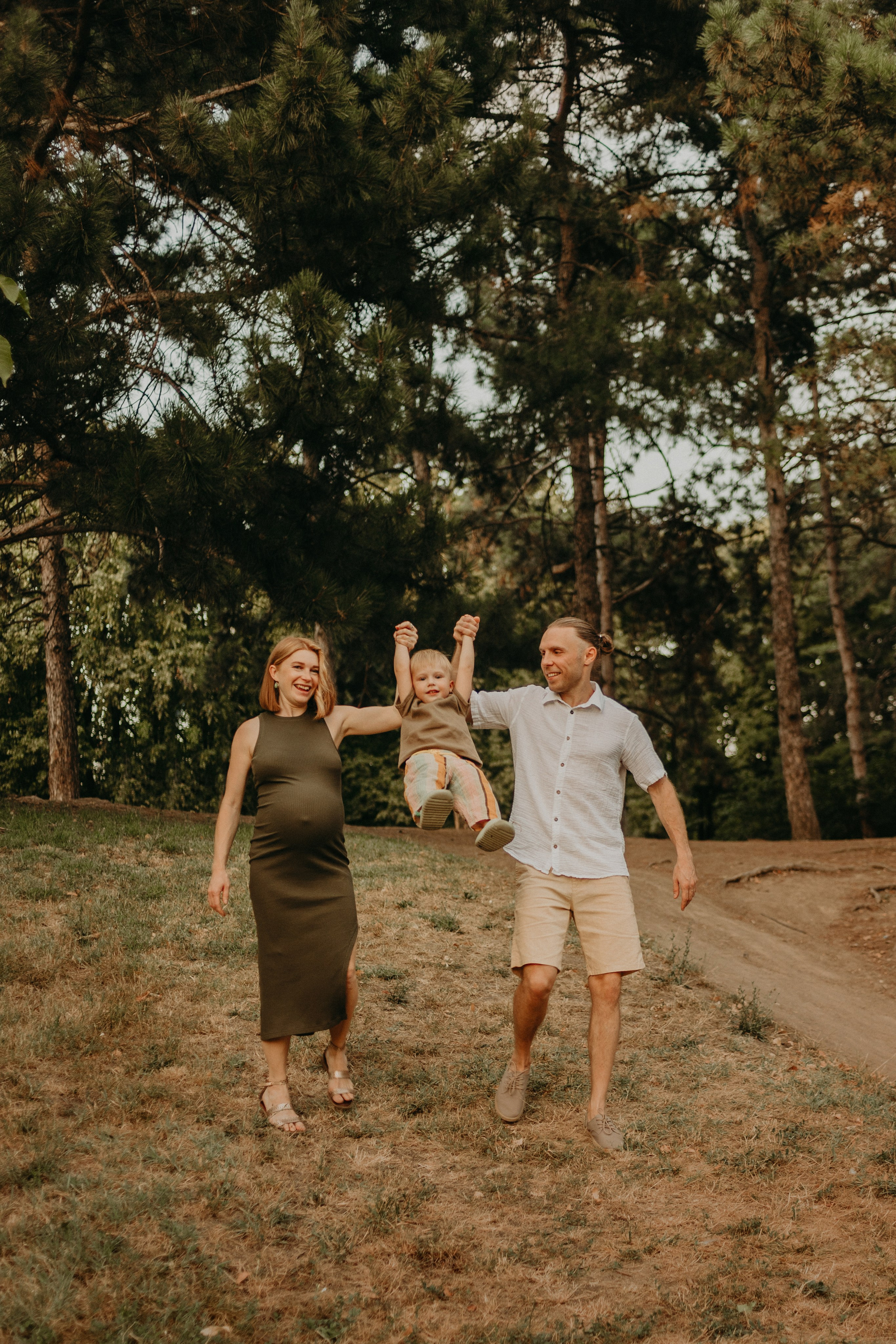 Семейная прогулка в ожидании второго. Фотограф в Краснодаре Евгения Михаевич