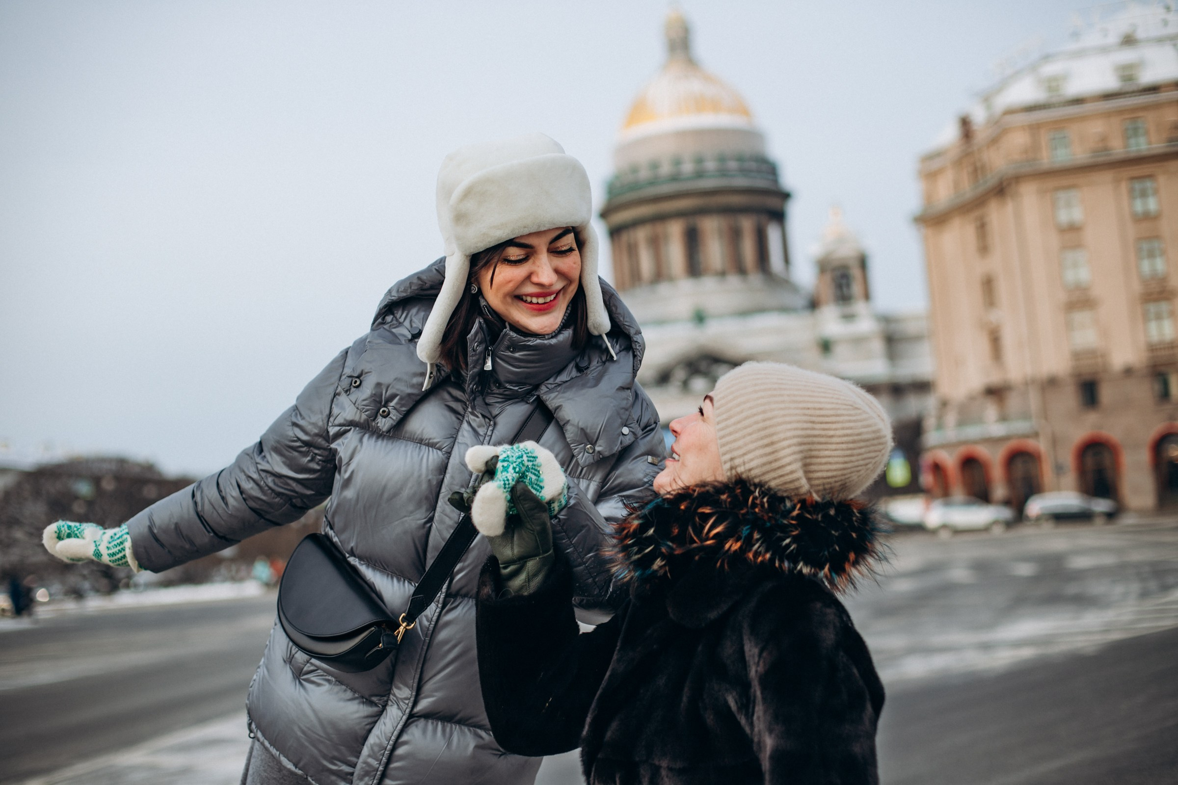 Мария с мамой в январе. Фотопрогулка в Петербурге. Индивидуальный и семейный фотограф в Санкт-Петербурге
