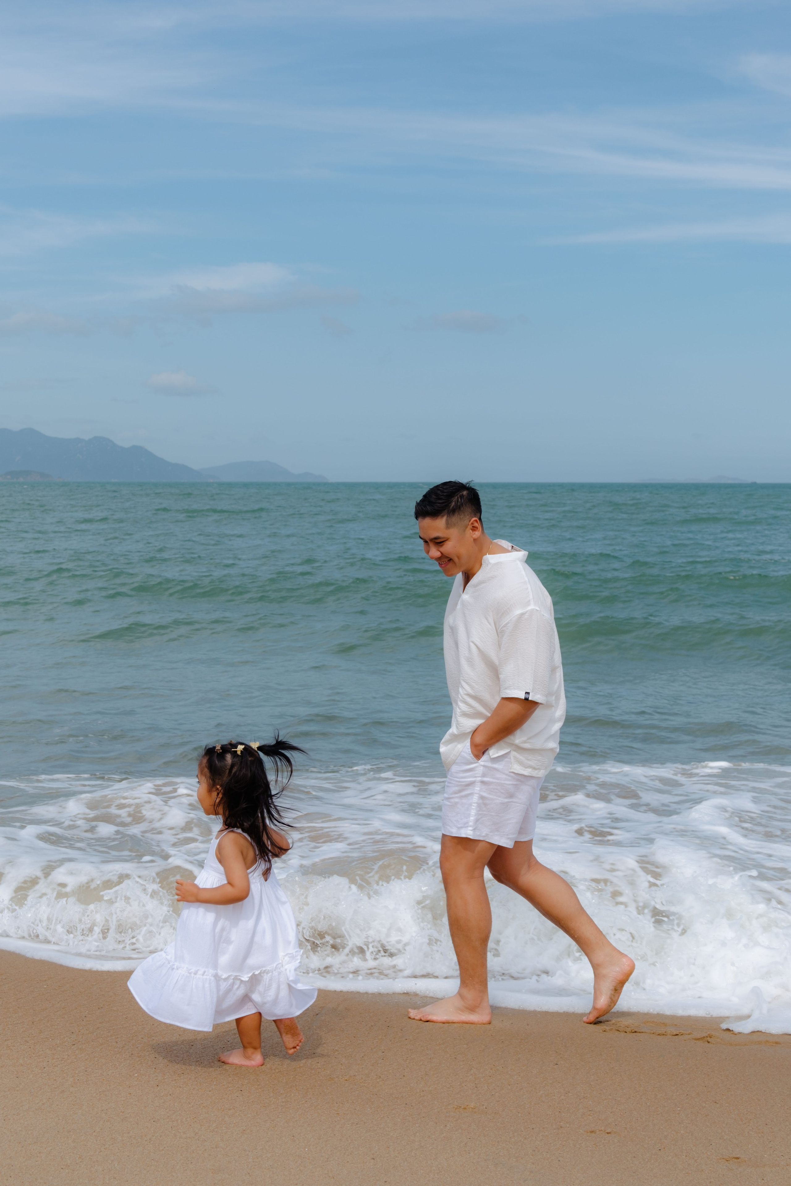 Mother and daughters. Portrait photographer Nha Trang | Julia Meshanina