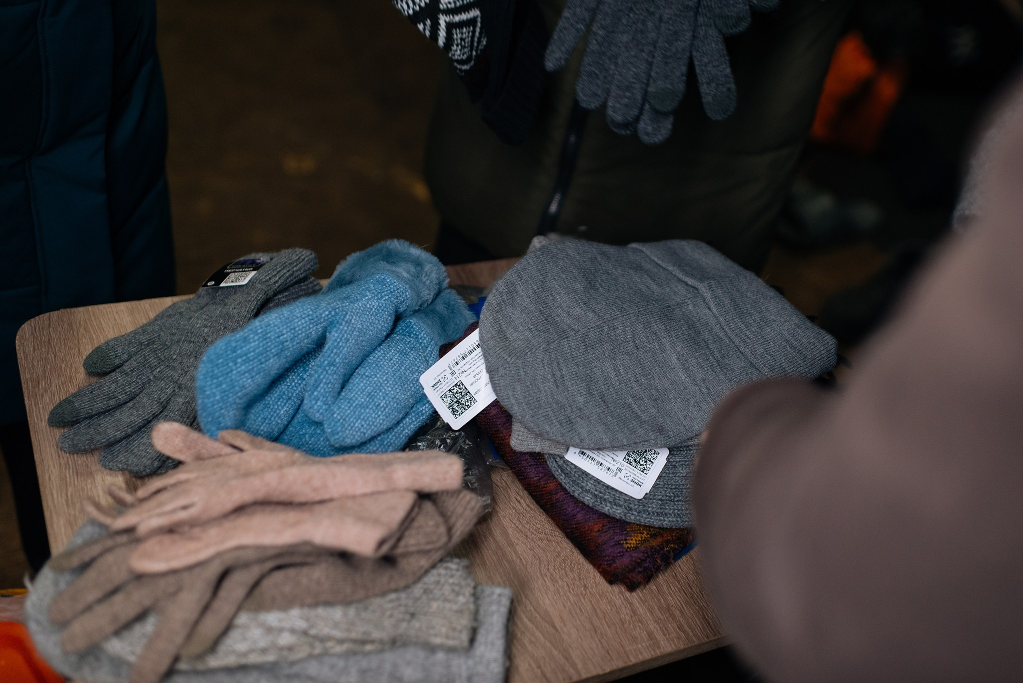 Выдача подарков в Пункте обогрева и Ночном приюте. Репортажный фотограф в Санкт-Петербурге Анастасия Клёпова