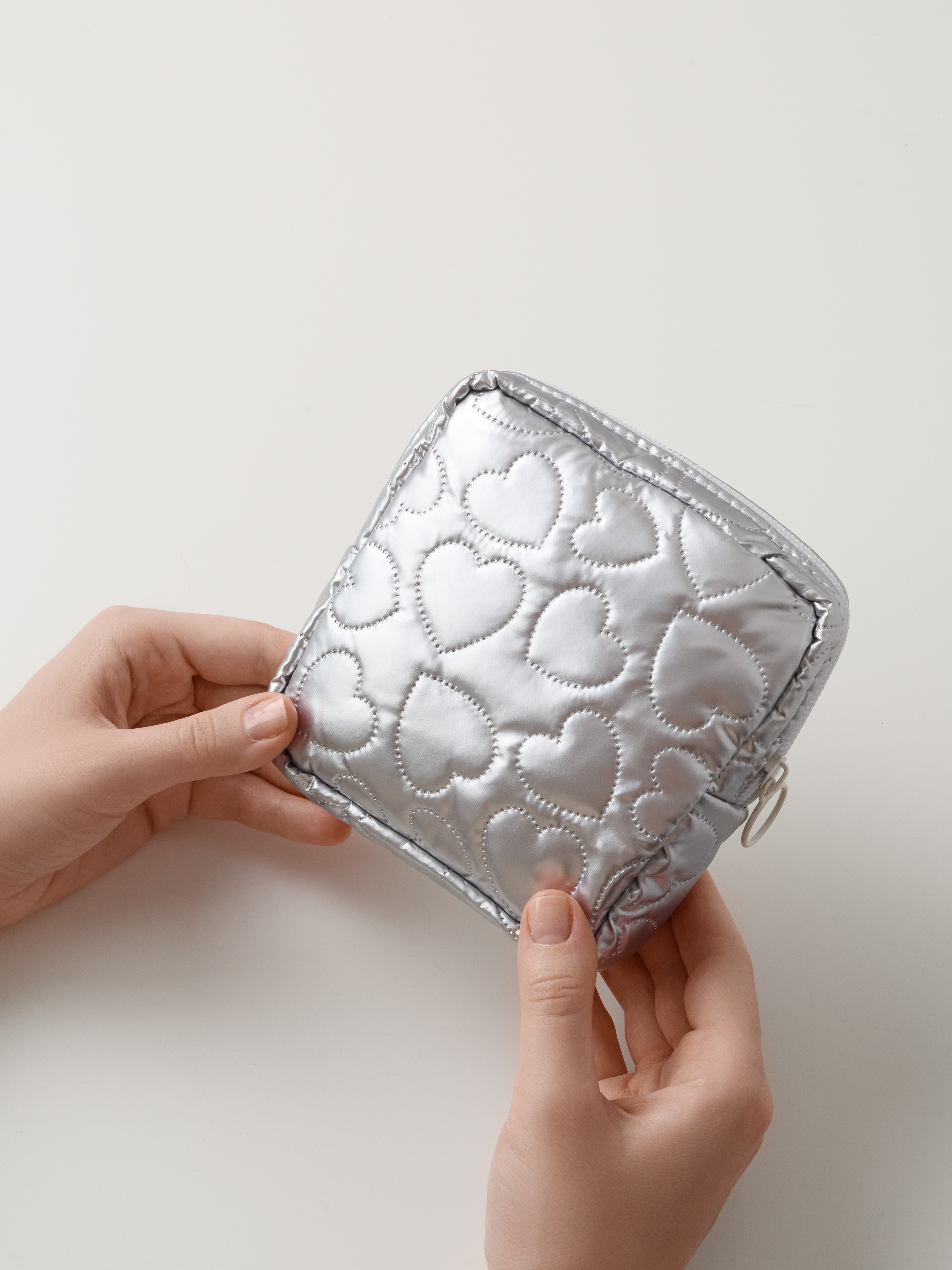 Косметички. Предметный фотограф, инфографика и видео в Санкт-Петербурге