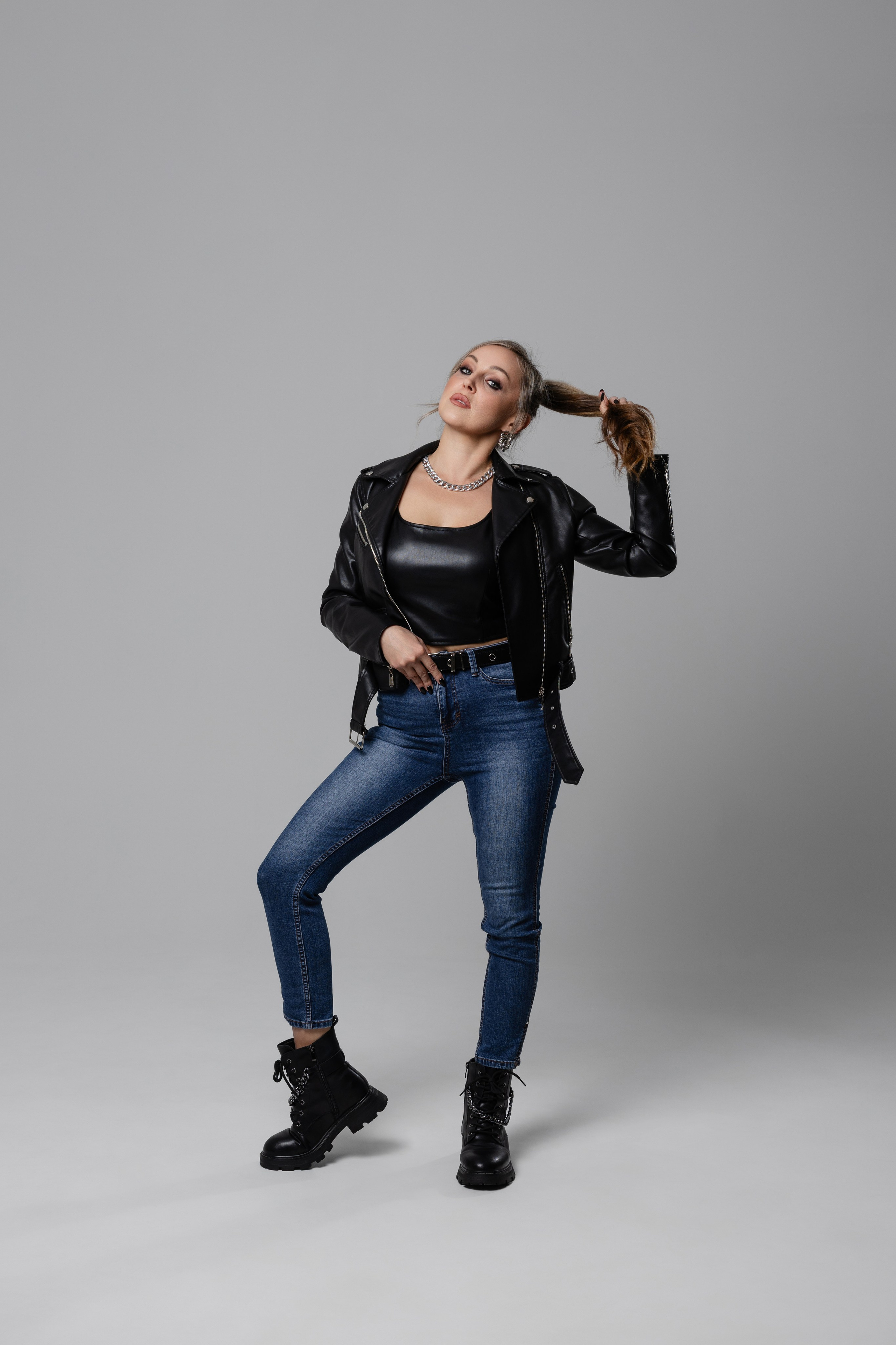 Девушки в студии. Анжелика Пилипас