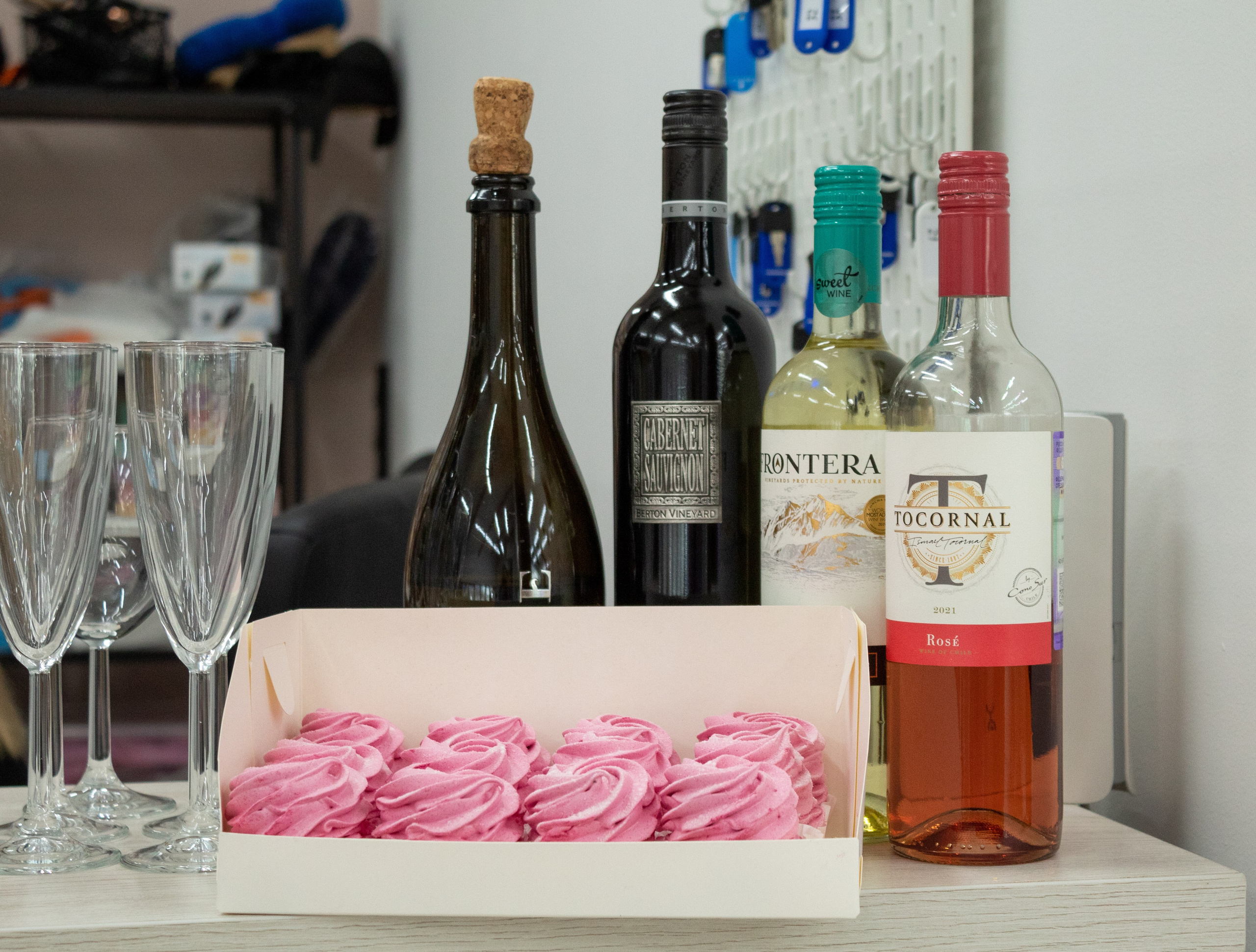 Репортажная фотосессия для коворкинга бьюти мастеров. Фотограф во Владивостоке Екатерина Селищева