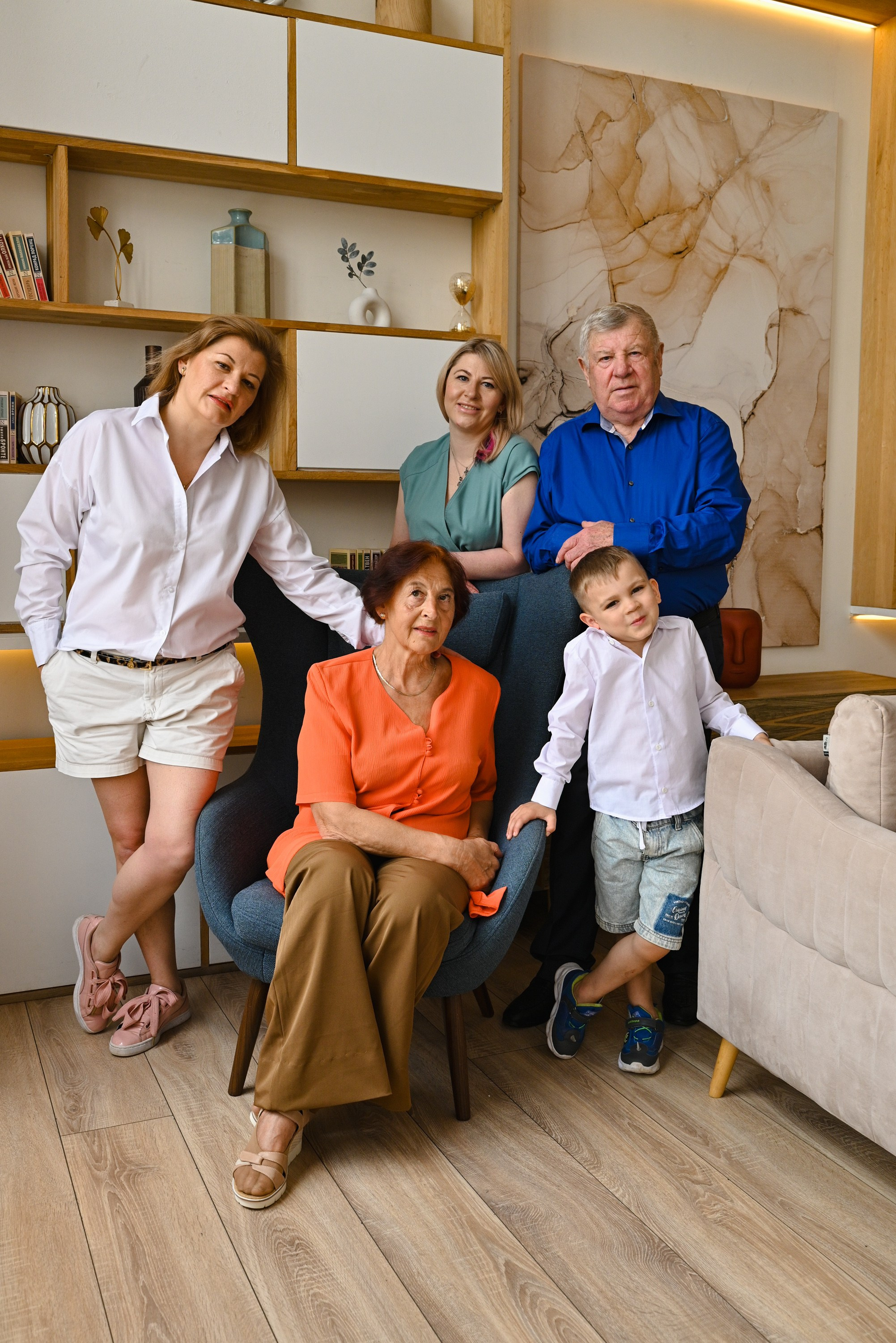 Счастливая большая семья. Компания и фотошкола по созданию контента в Москве