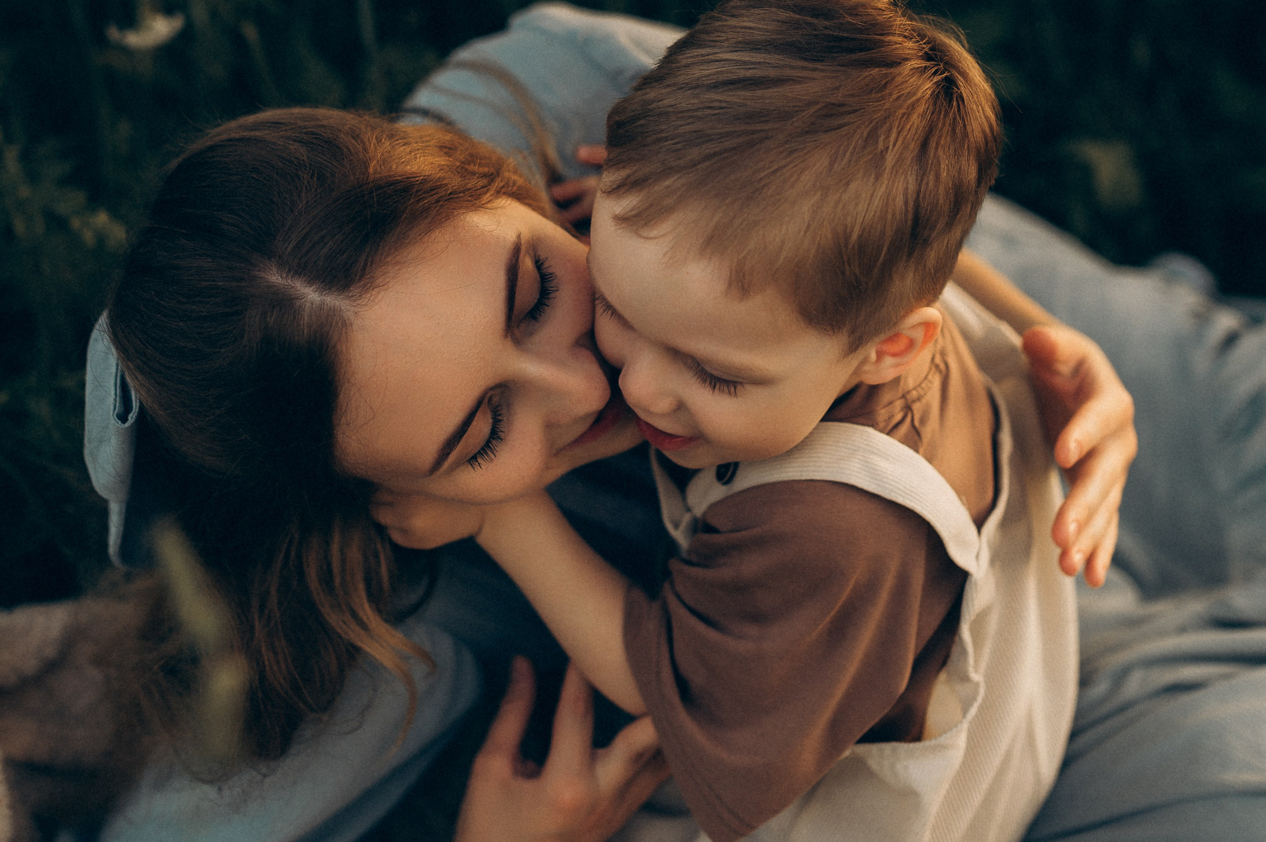 Фотосессия на природе мамы и сына. Фотограф Алексин, Тула
