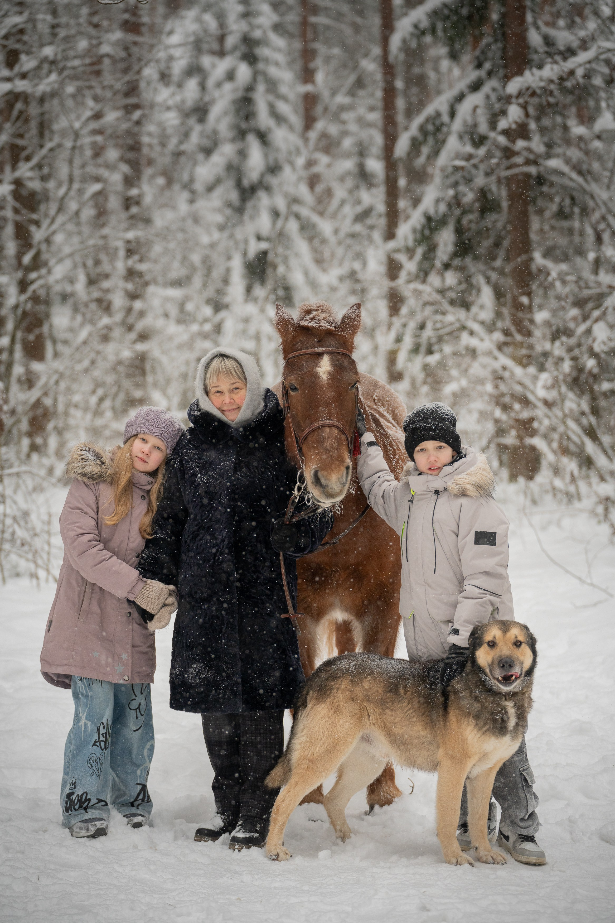 Зимняя фотосессия в лесу. Портретный фотограф Олеся Владимирова в Москве